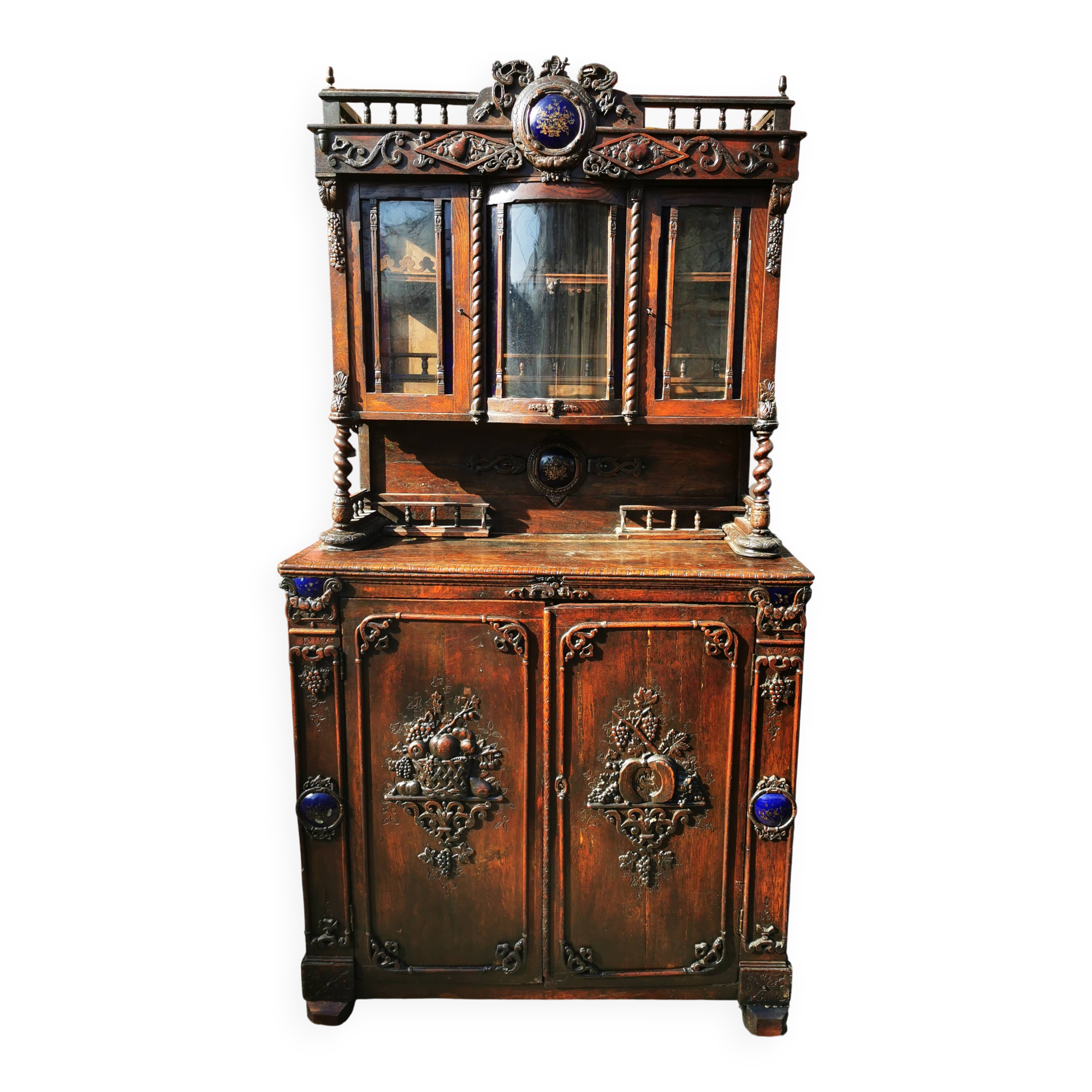 Cabinet / Vaisselier ancien richement sculpté 19éme