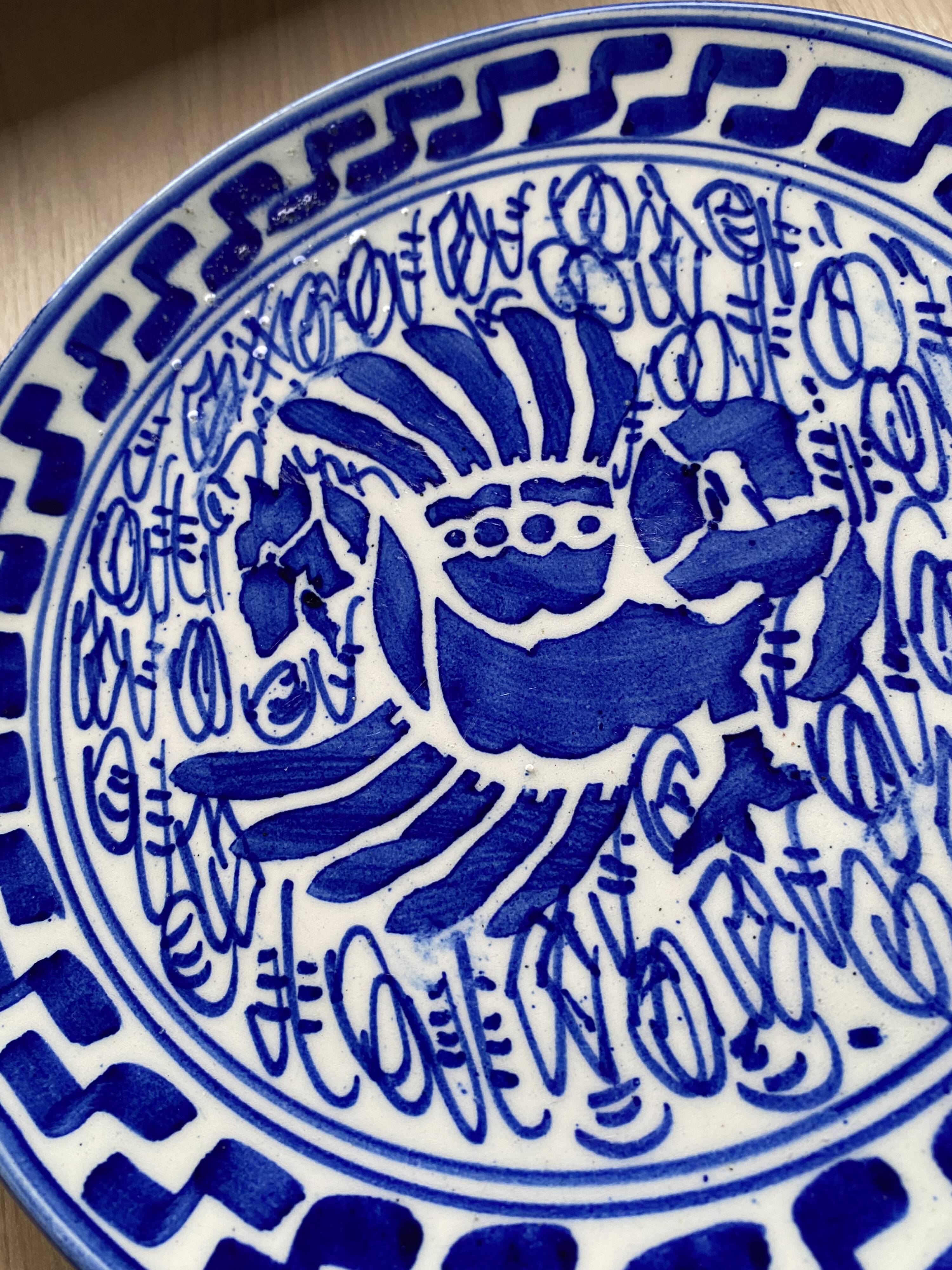 Set of decorative plates