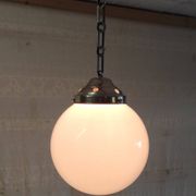 Suspension Bauhaus globe opaline diam. 20 cm - années 30