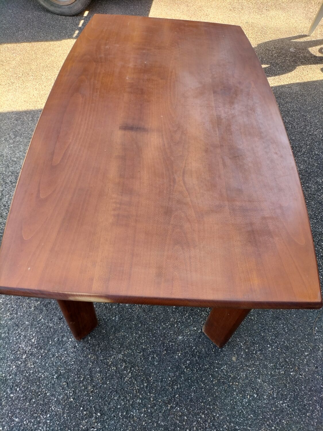 Dining room table