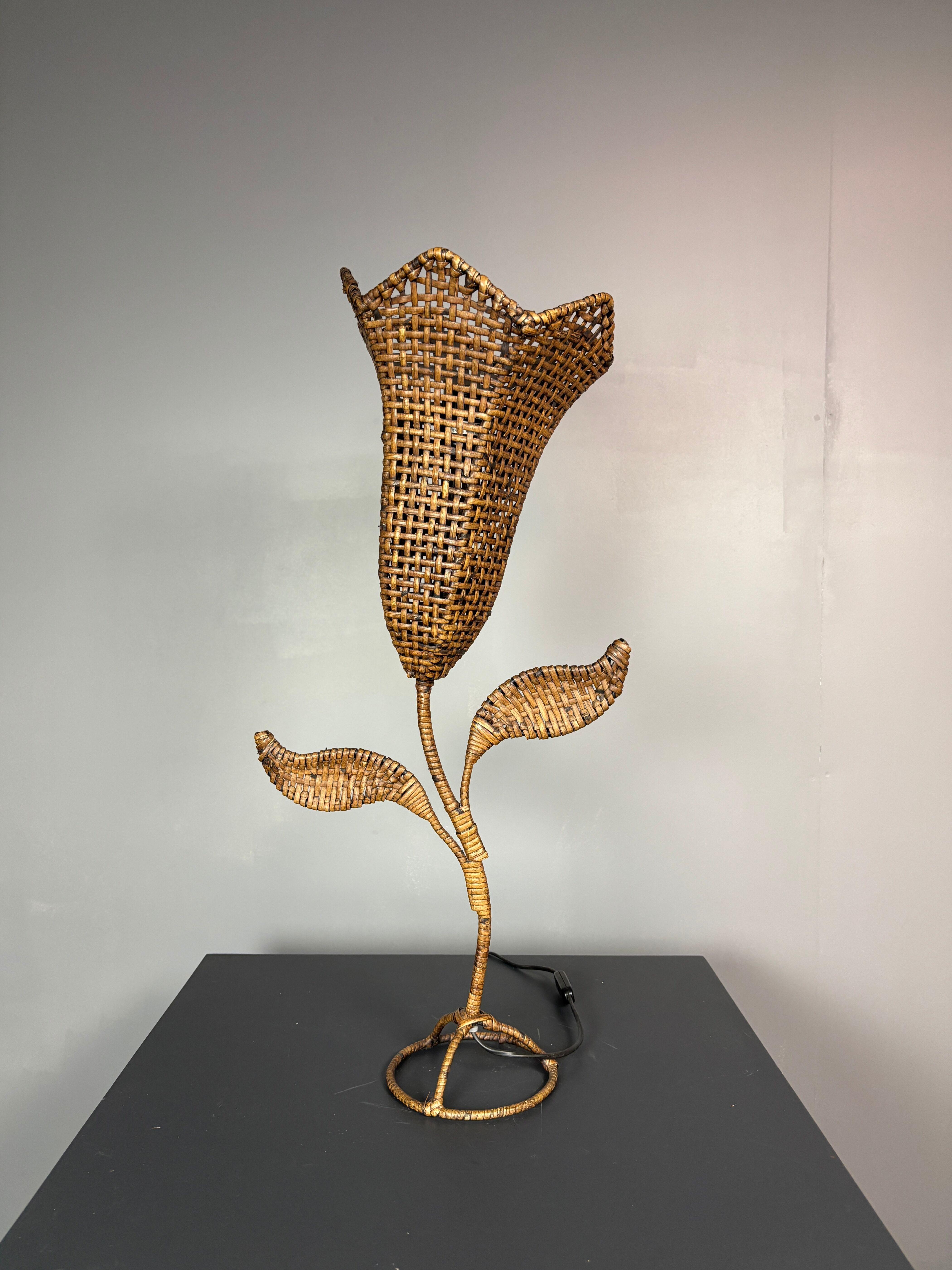 Large midcentury rattan wicker flower table lamp, 1960s