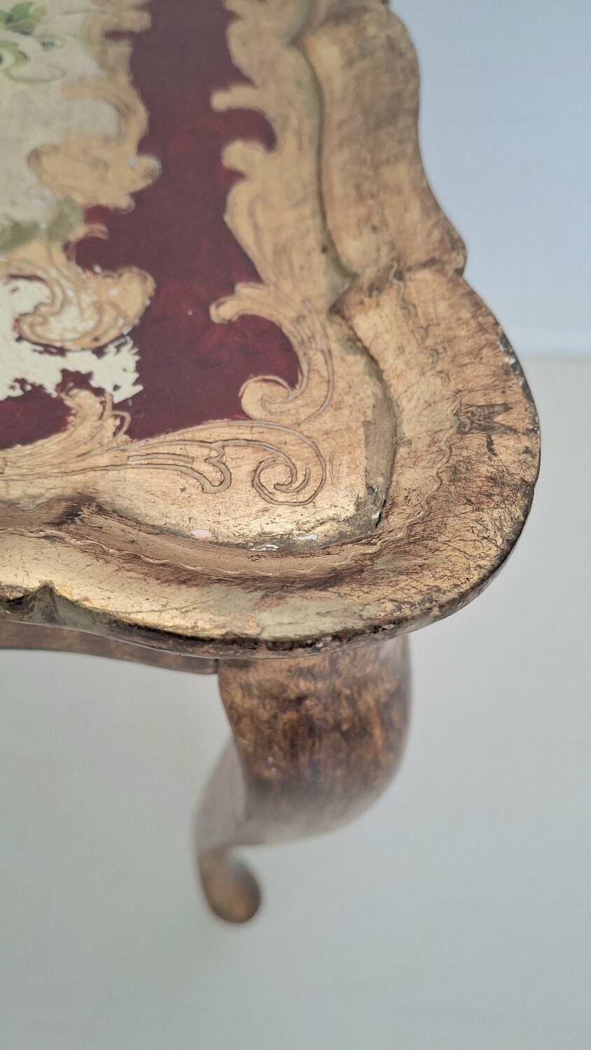 Table d'appoint en bois doré florentin italien du milieu du siècle avec peinture à la main F