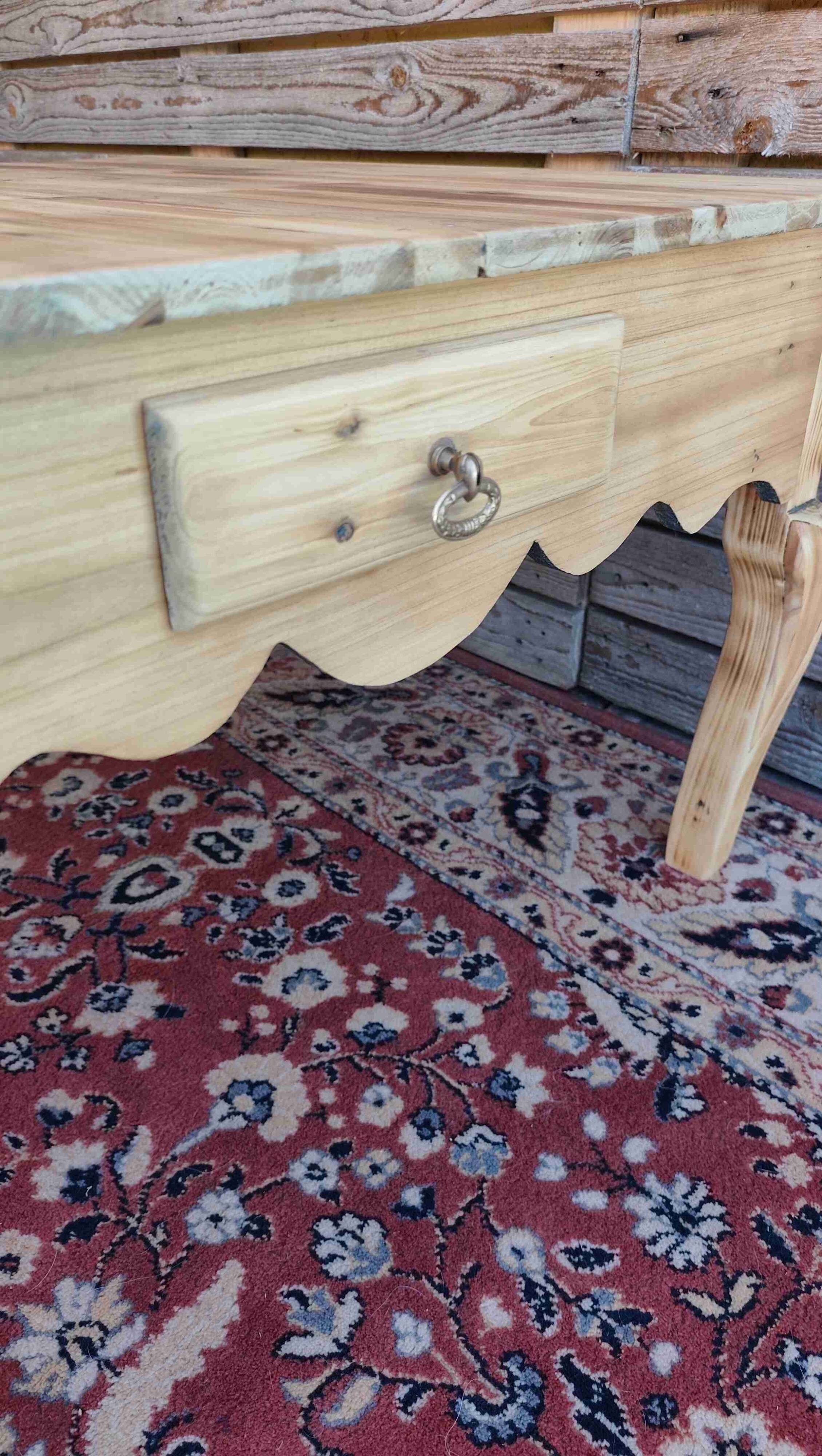 Table basse en pin massif