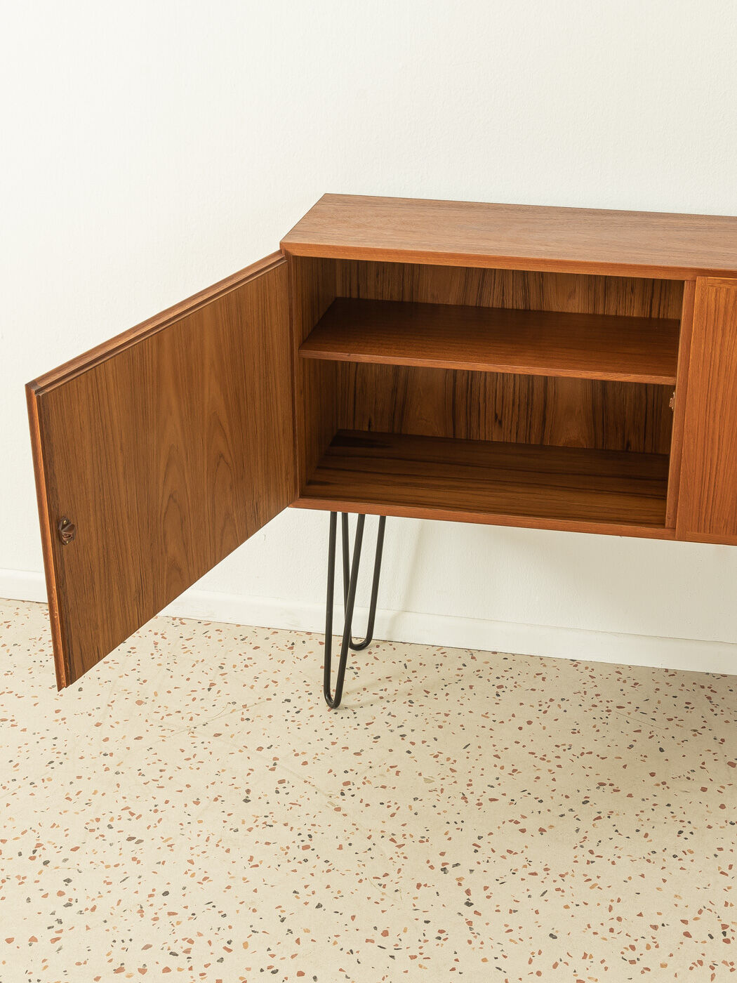 1960s Dresser, Omann Jun.