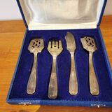 Silver metal cake service
