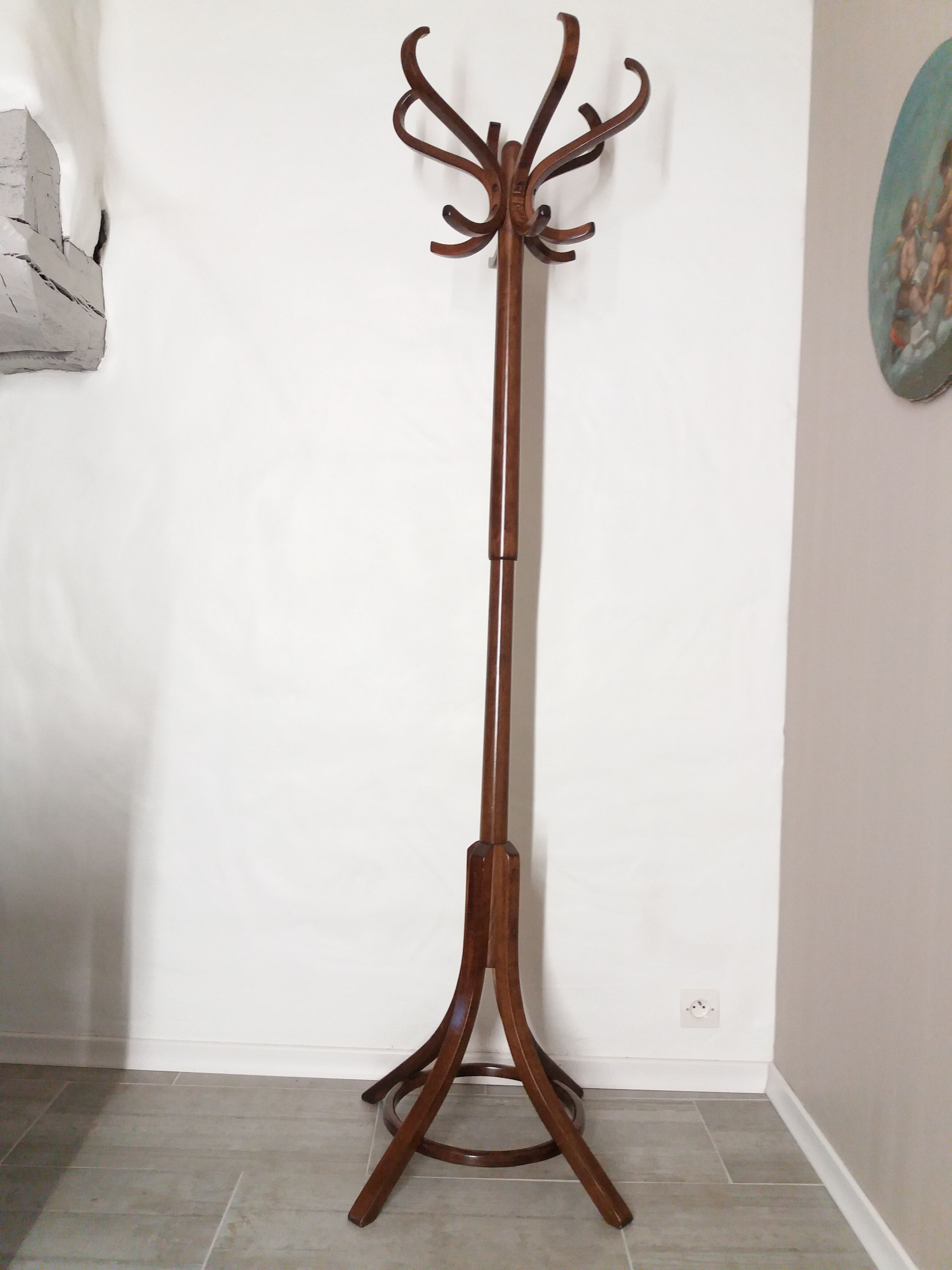 Baumann parrot coat holder