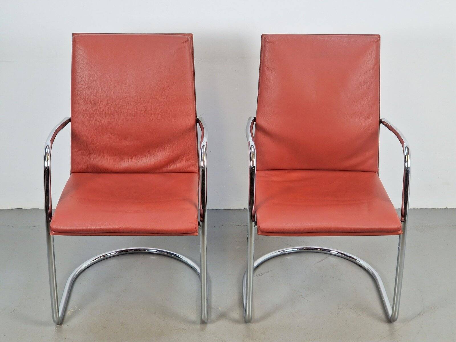 Chaises Mizar en cuir rouge par Mateo Grassi, Italie, années 1980, ensemble de 2