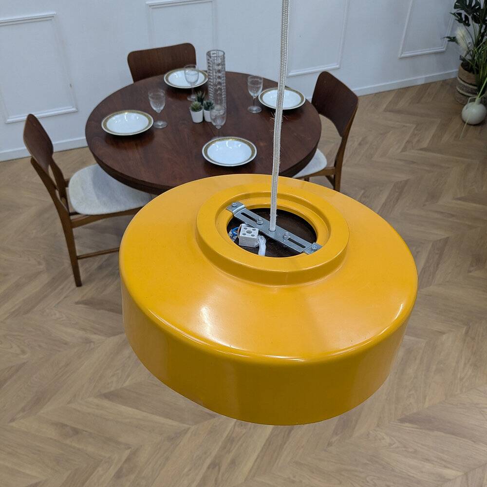 Vintage yellow suspension