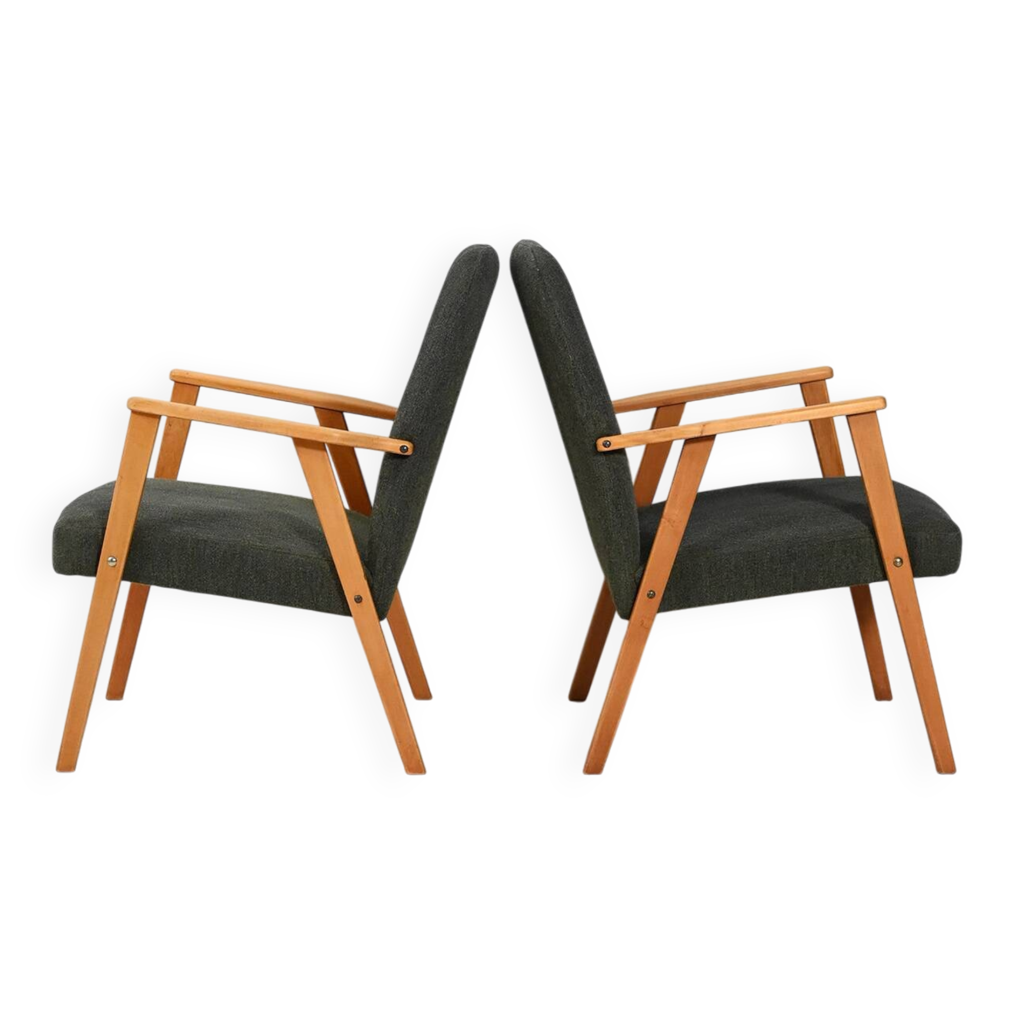 Paire de fauteuils en hêtre avec un revêtement en tissu gris