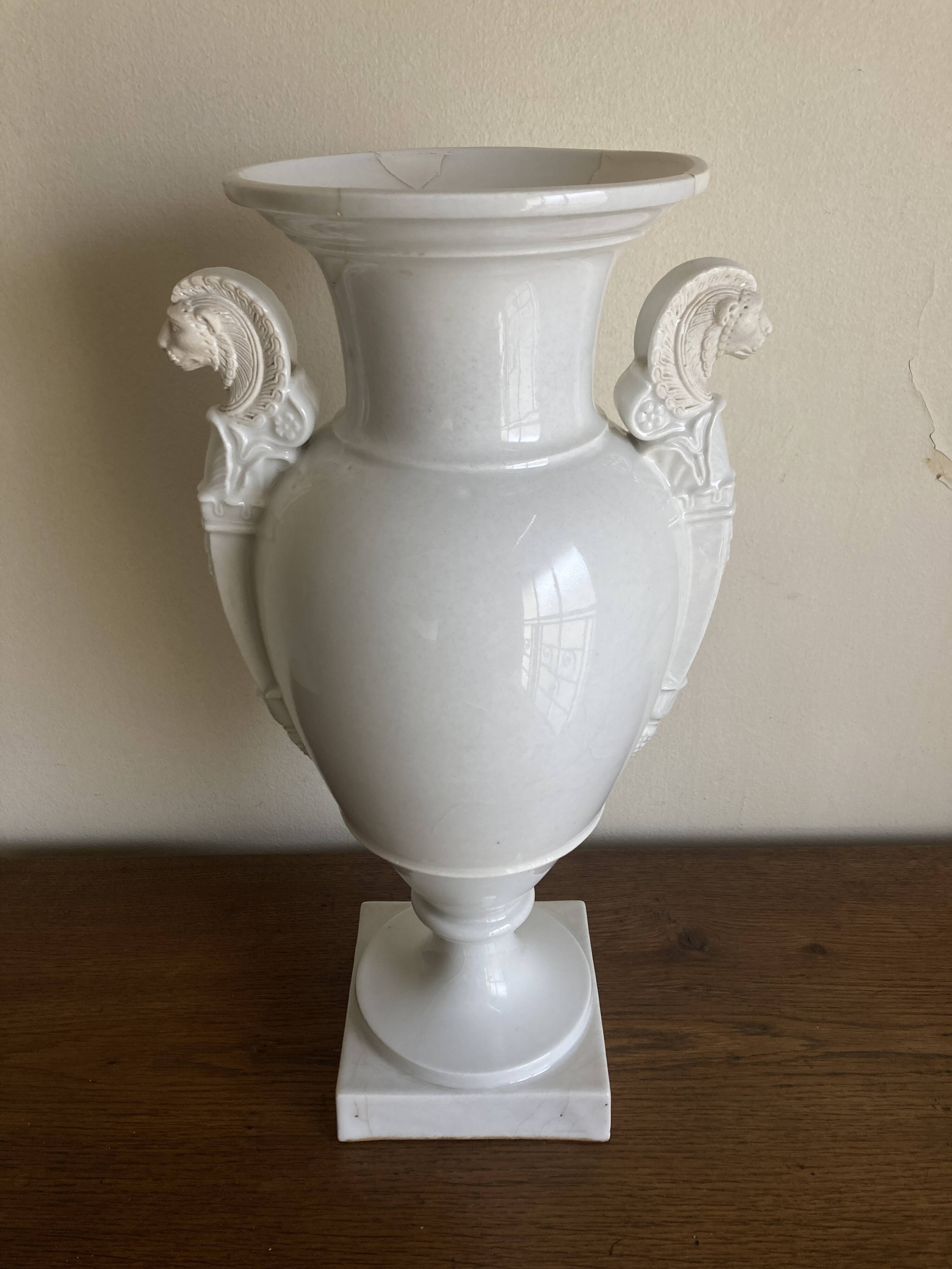 XXL white lion head neo-classical amphora vase from the Empire Consulate.