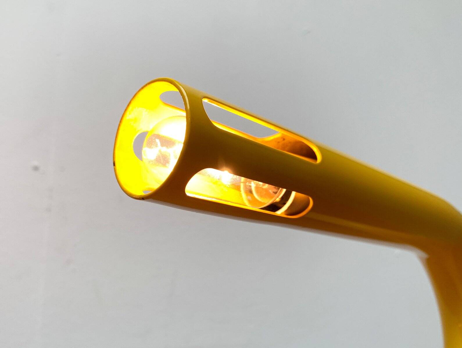 Lampes de table modèle C 452 de l'ère spatiale postmoderne italienne du milieu du siècle, 1960, lot de 2