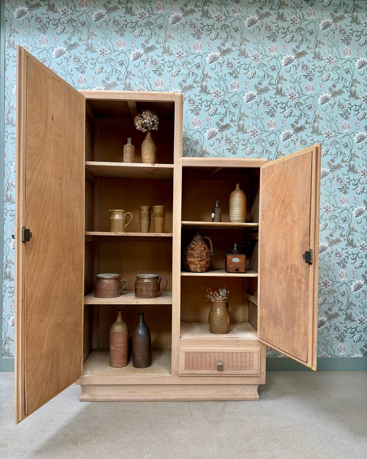 Asymmetrical Art Deco wardrobe (renovated)