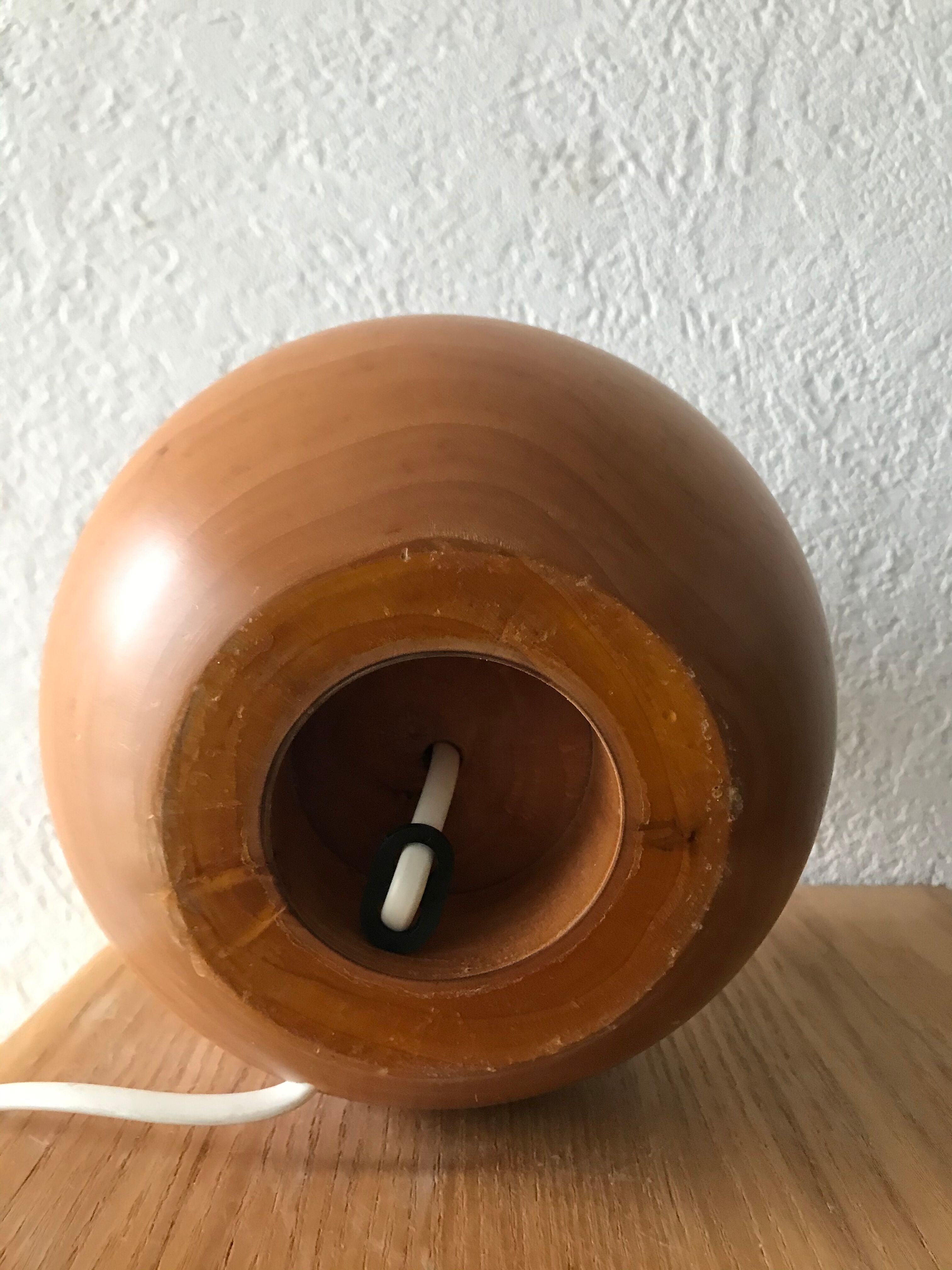 Light wooden ball lamp foot