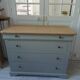Commode de belle facture style Louis Philippe sublimée en vert de gris