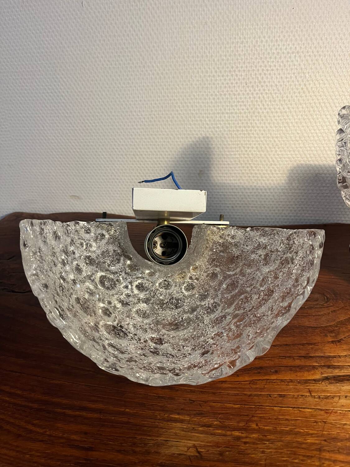 Paire d’appliques murales vintage en verre de glace et laiton – Années