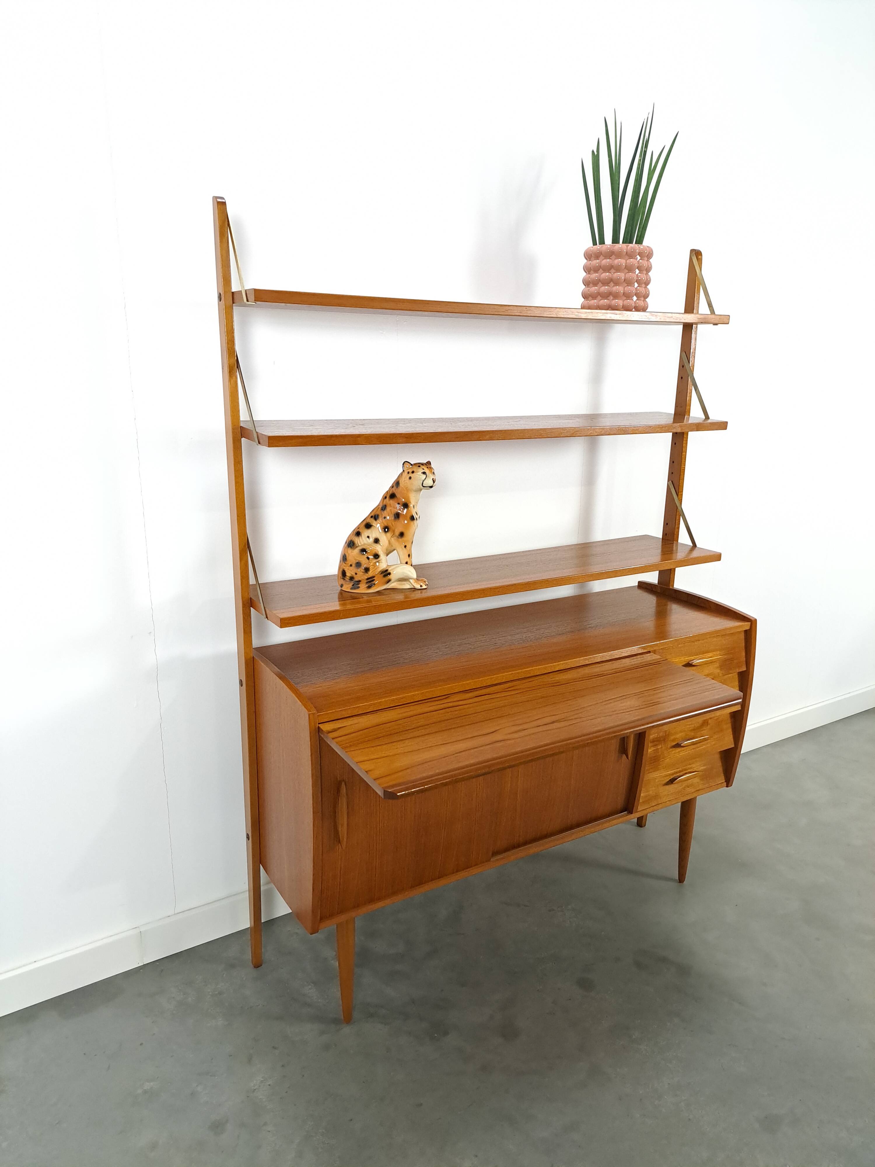 Meuble mural scandinave en teck avec étagères, tiroir et bureau