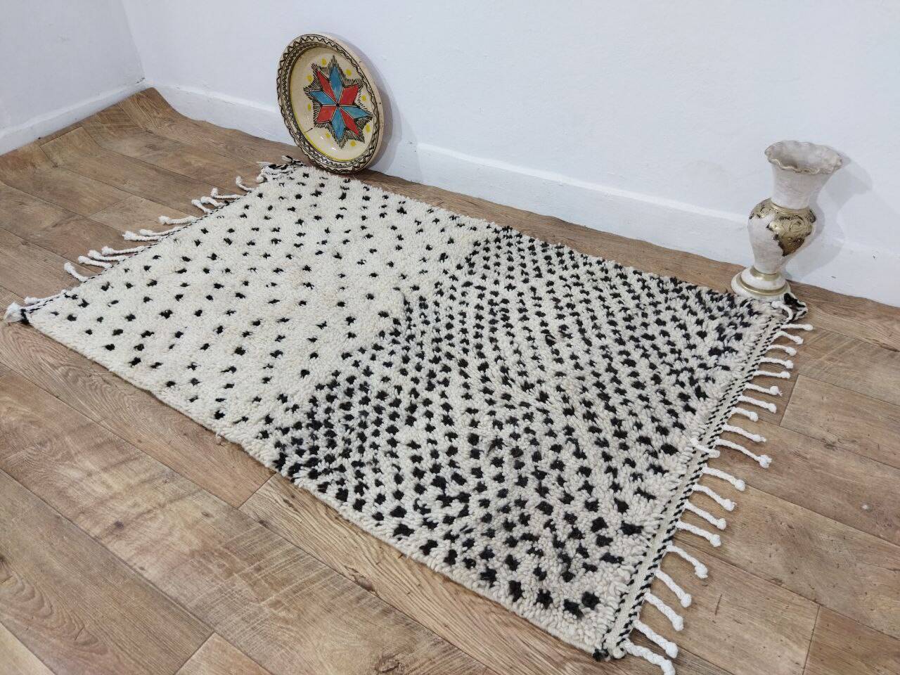 Handcrafted Moroccan Berber Rug 150 X 92 CM