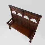 Banc à dossier haut en chêne sculpté de style gothique, France XVIIIe siècle