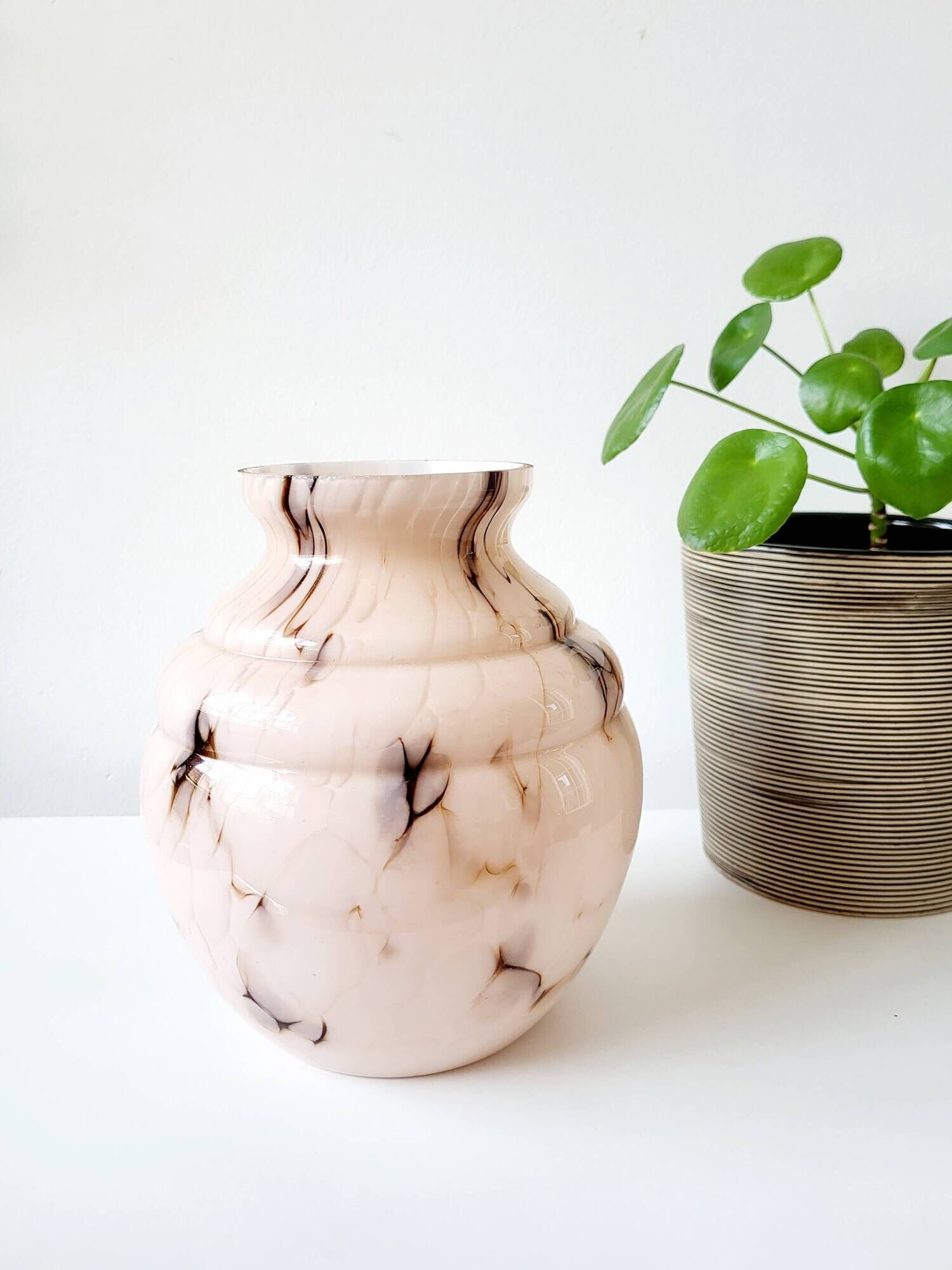 Art deco opaline glazen vaas, Verreries de Scailmont, Henri Heemskerk