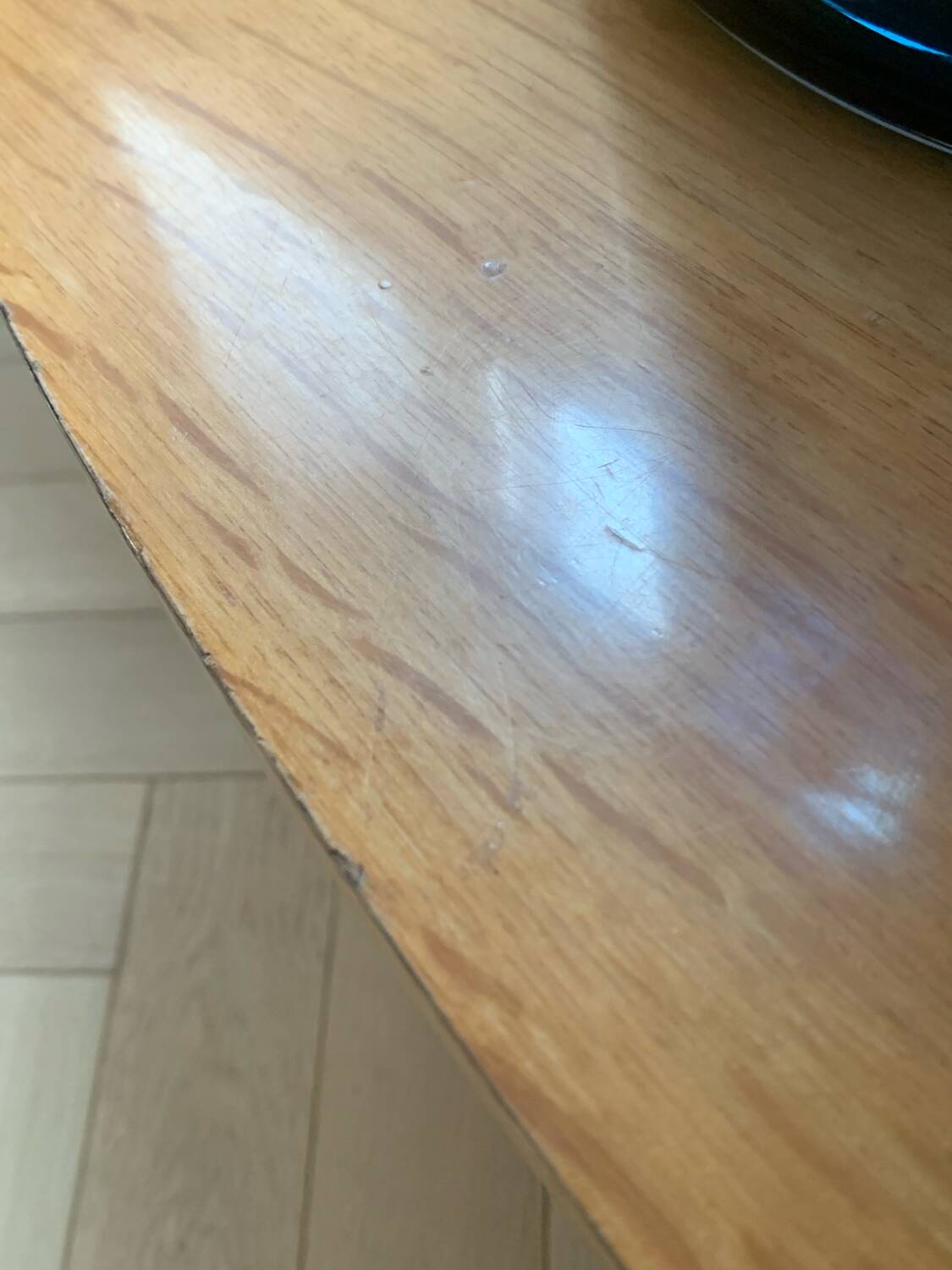 Coffee table with compass legs