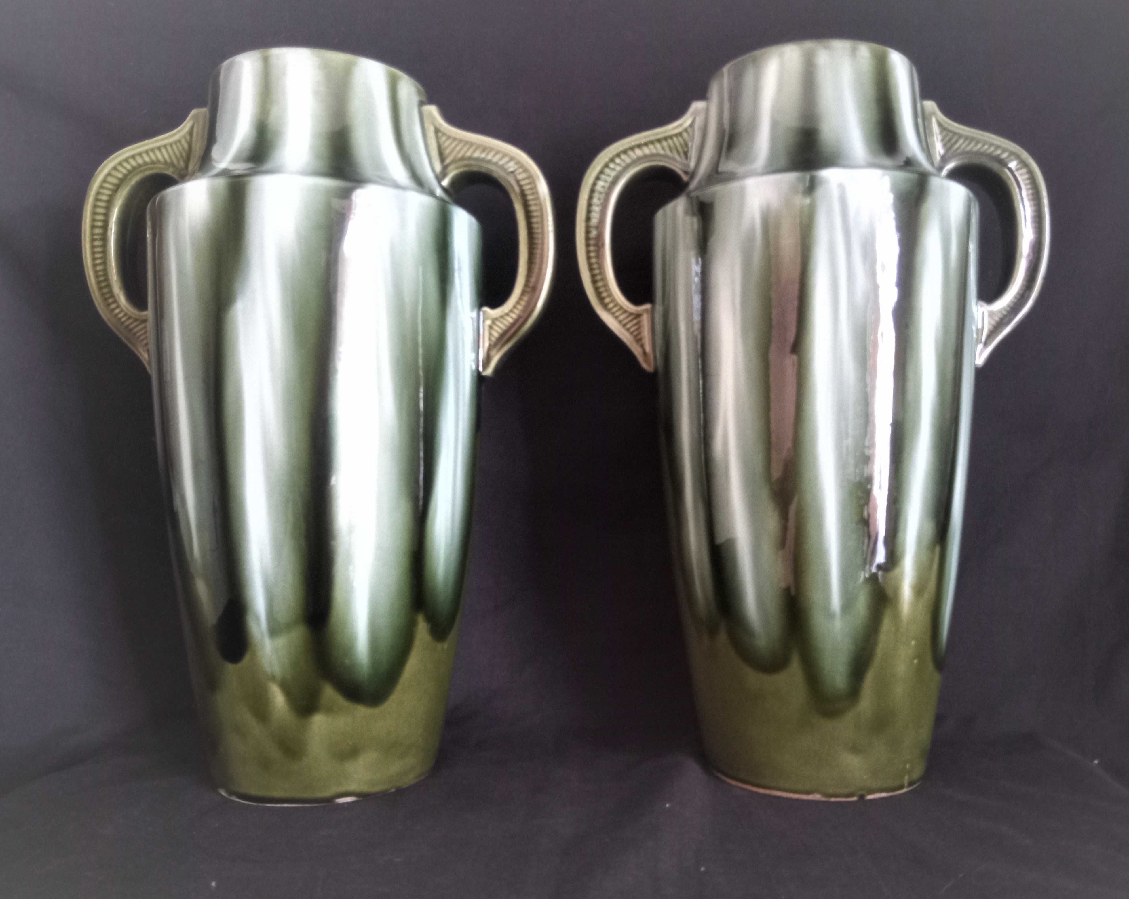 Pair of Art Deco vases in glazed earthenware with white drips on a green background