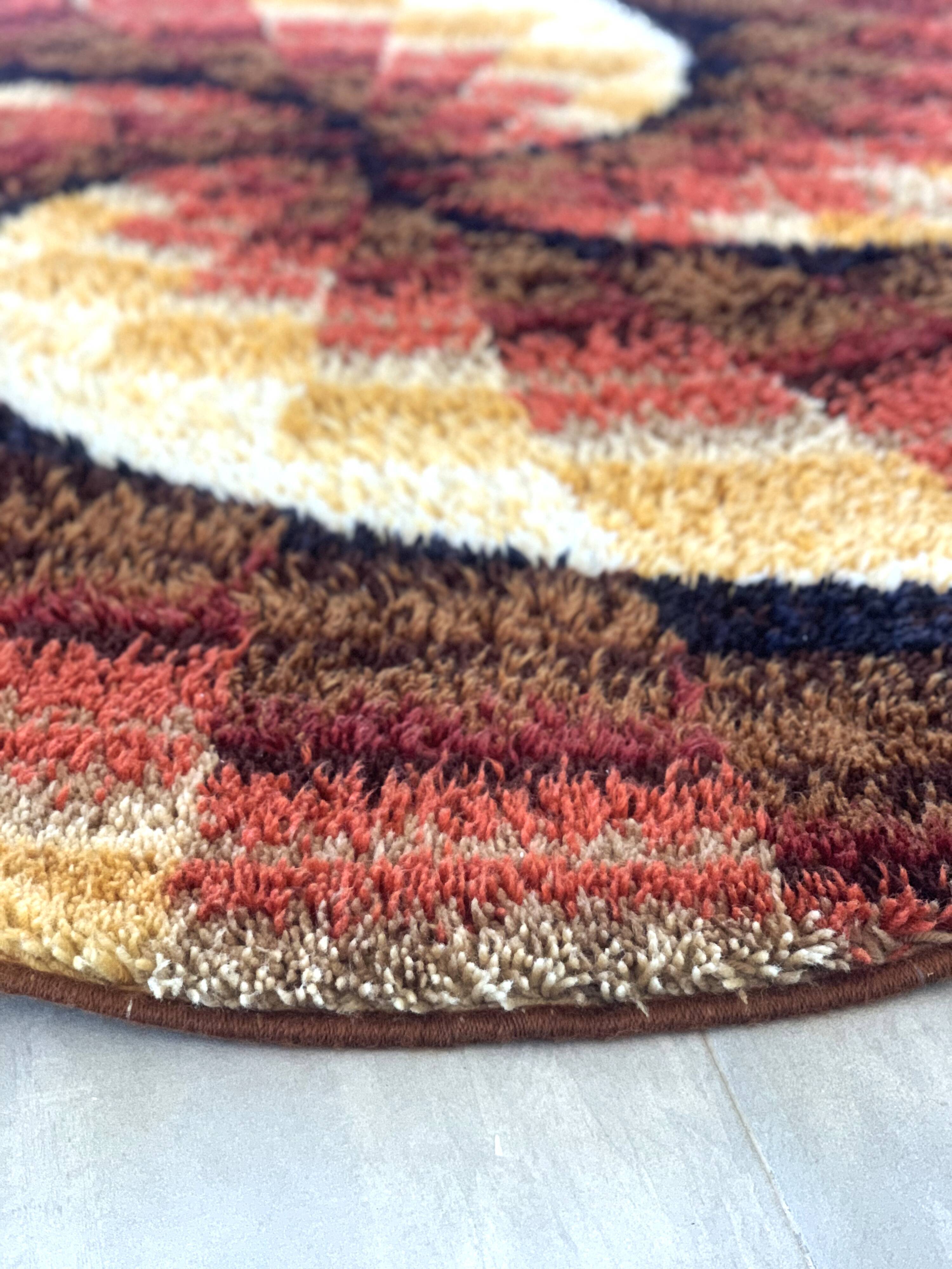 Vintage round carpet "space age" 170cm, 1970