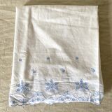 Baby sheet embroidered with blue flowers
