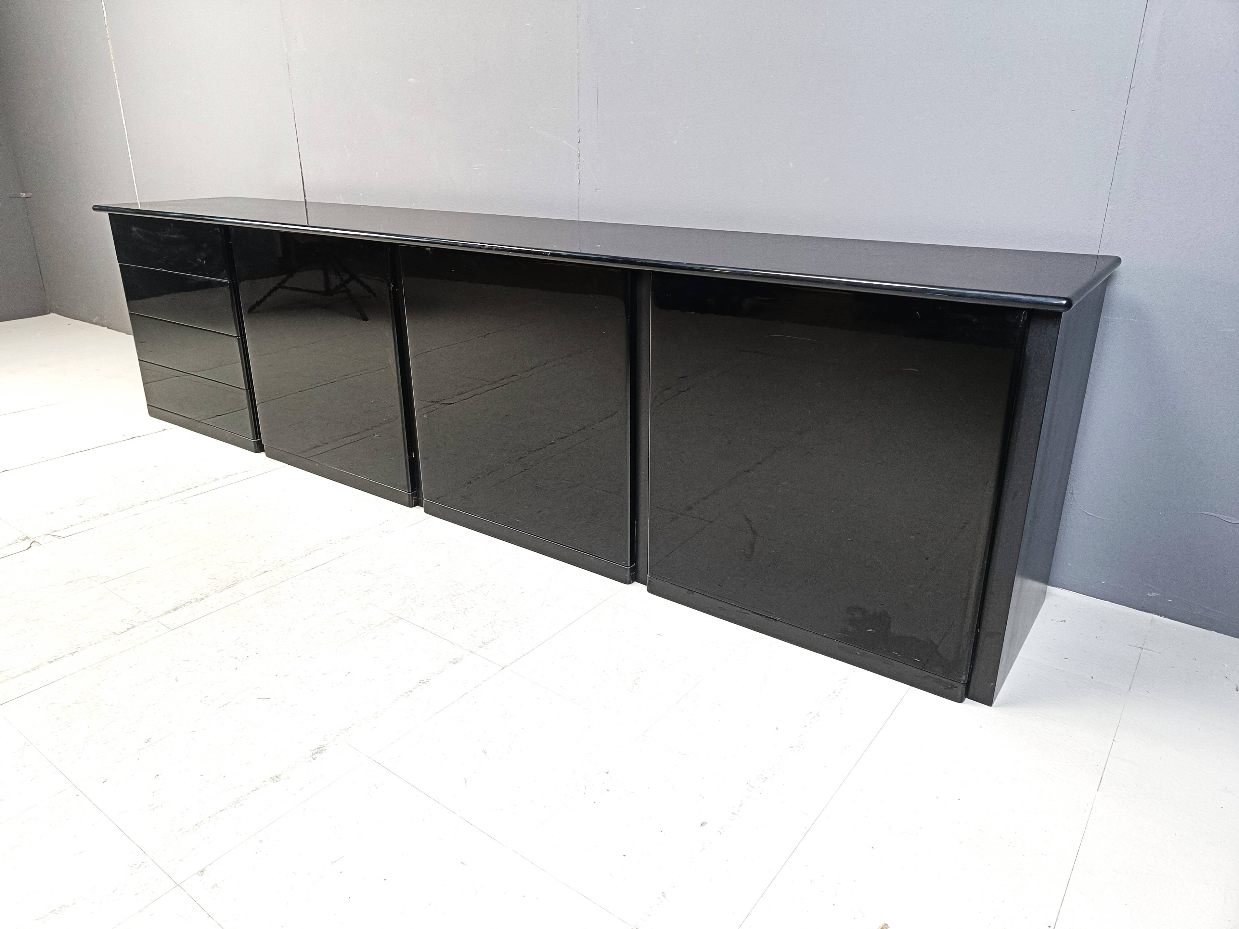 Grand buffet vintage laqué noir, années 70