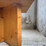 Table carrée moderniste en pin massif, années 50