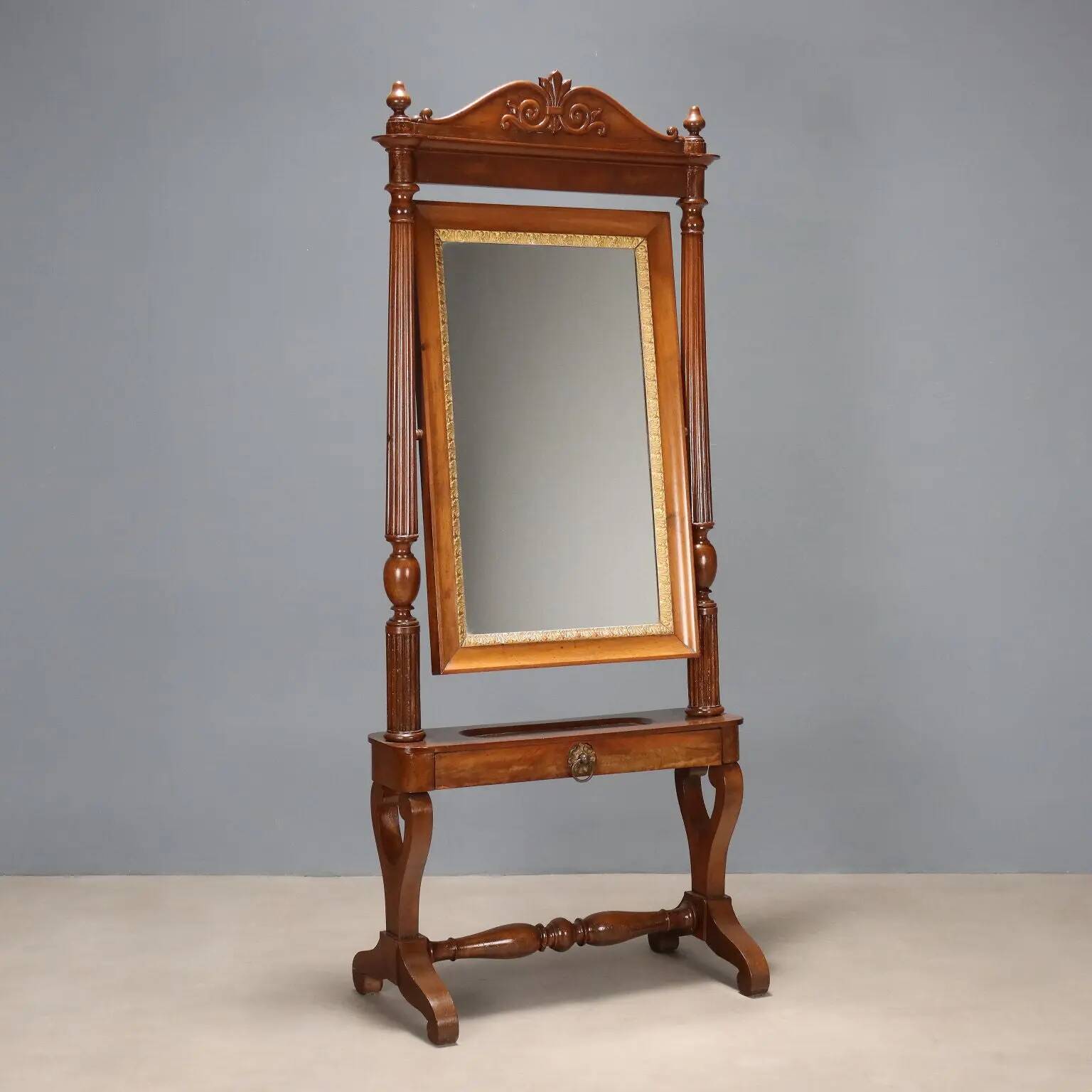 Antique Louis-Philippe mirror in carved walnut, Italy, 19th century.