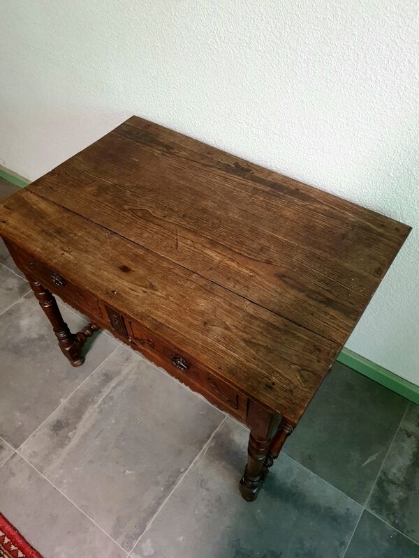 Ancienne table à écrire en châtaignier – Fin XVIIIe / Début XIXe siècl