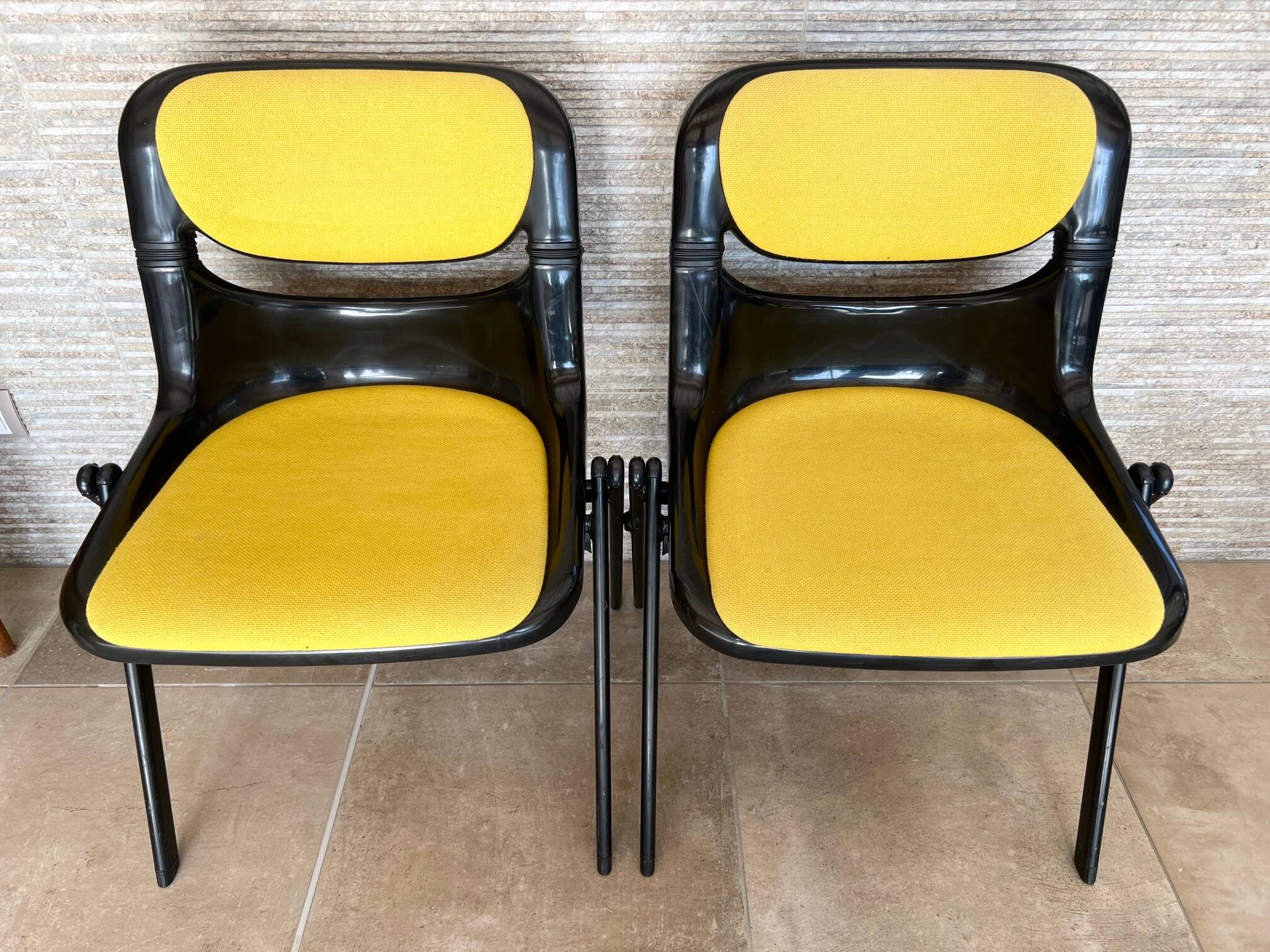6 back chairs Emilio Ambasz & Giancarlo Peretti, yellow armchair
