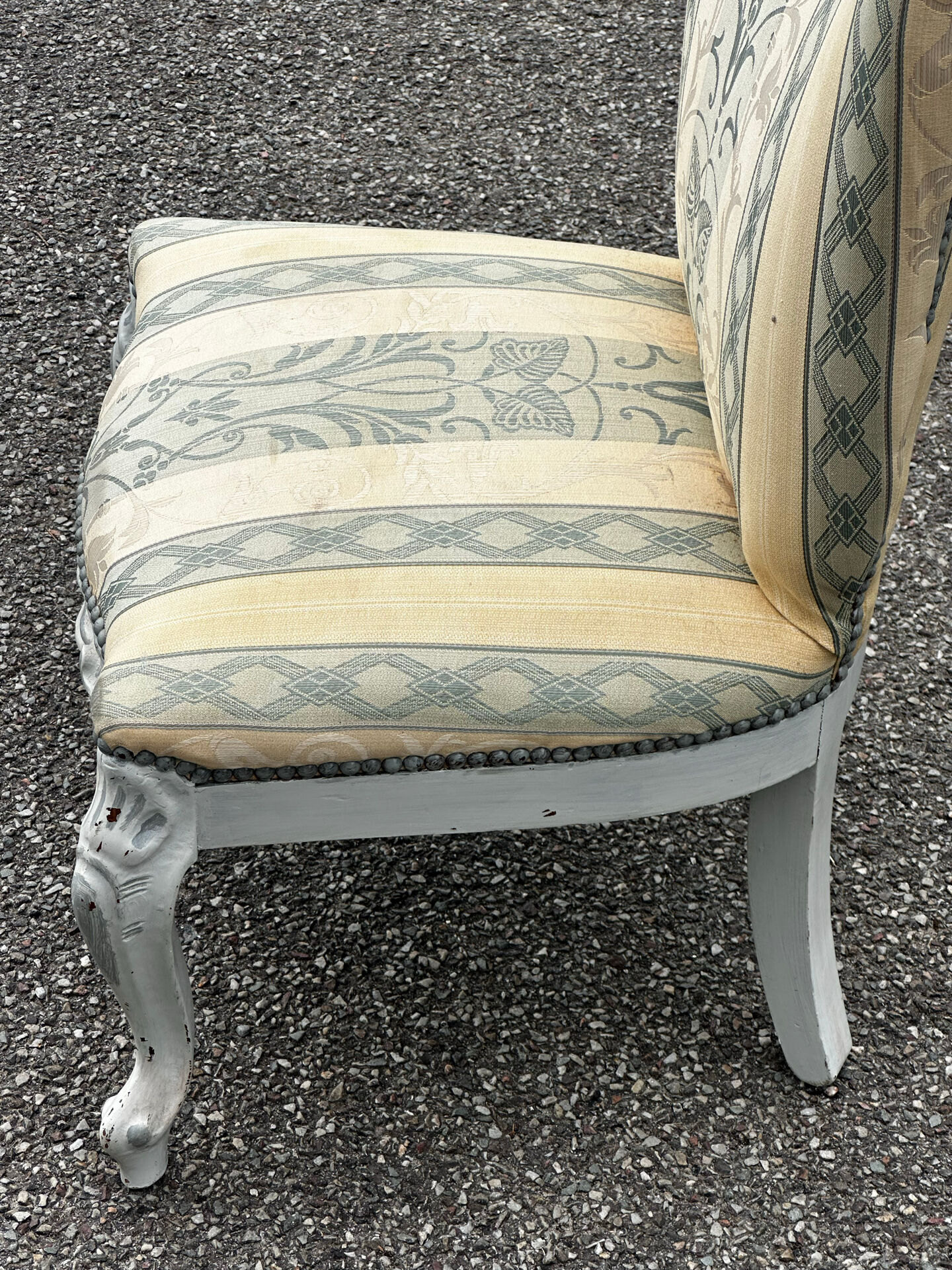 Chauffeuse de style Louis XV avec repose-pieds assorti – XXe siècle