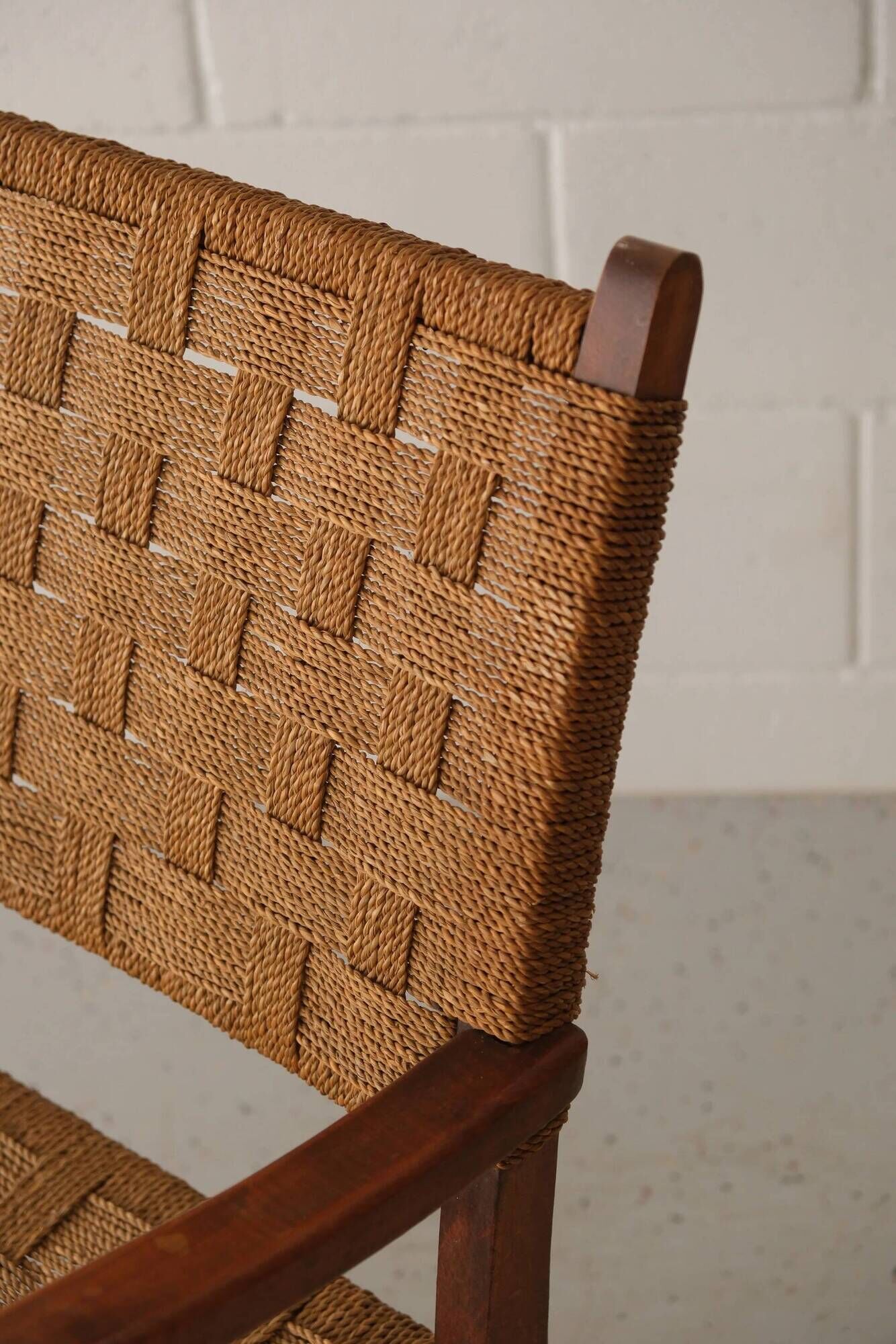 2 lounge chairs with cord
