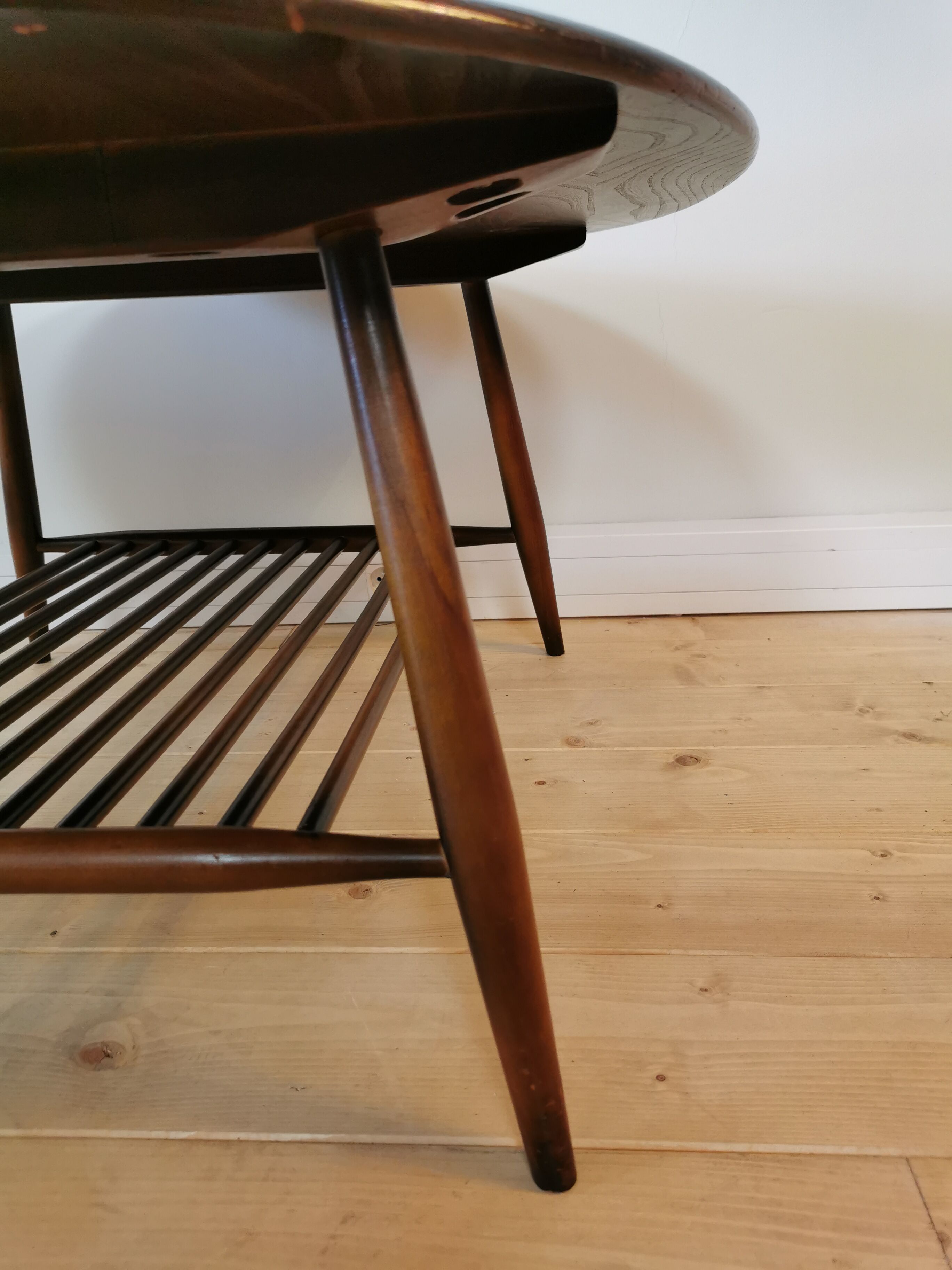 Table basse en frêne par Lucian Ercolani dans les années 60