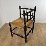 Corner chair in carved wood and straw, late 19th century.