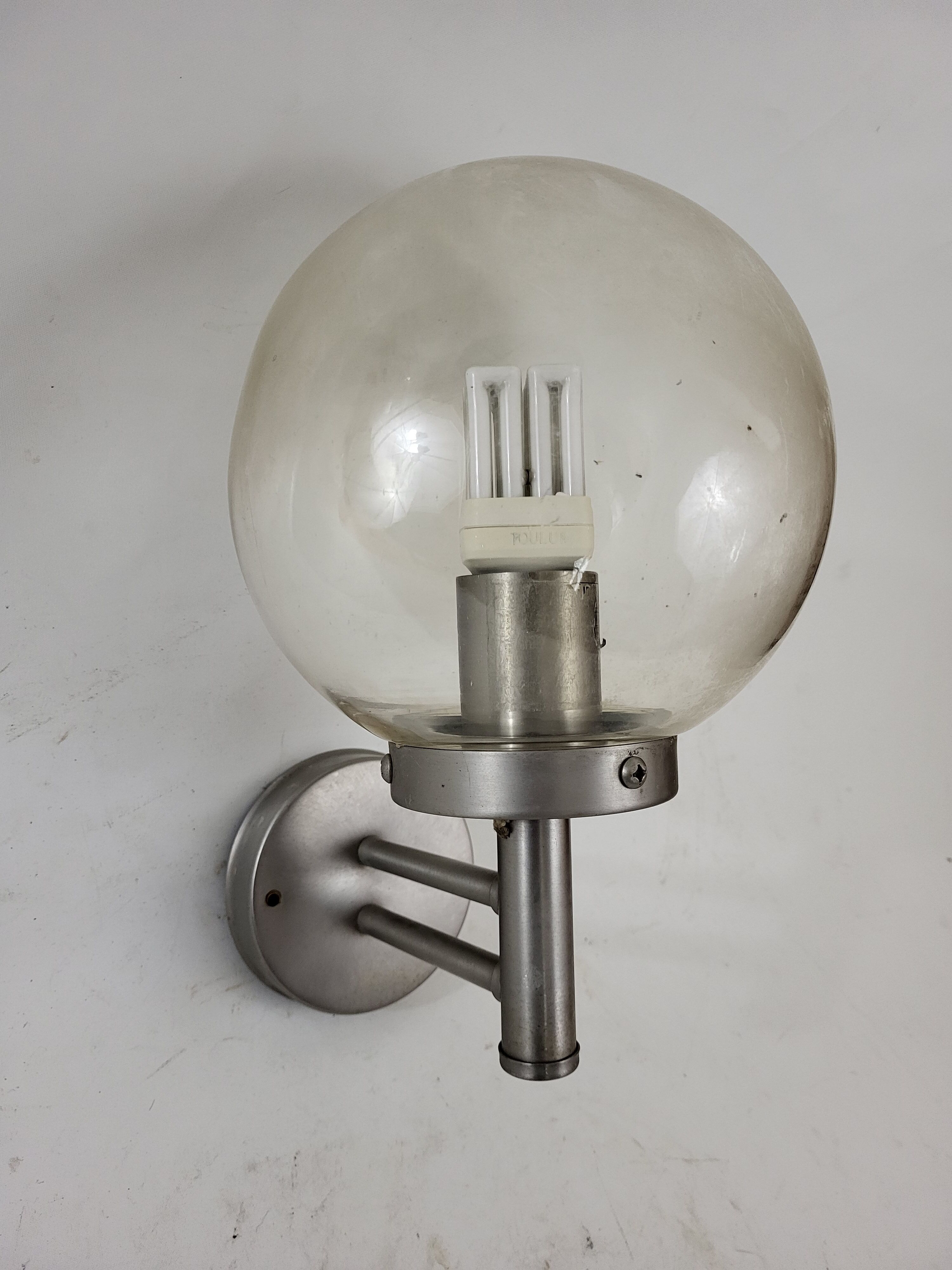 Outdoor garden wall lamp