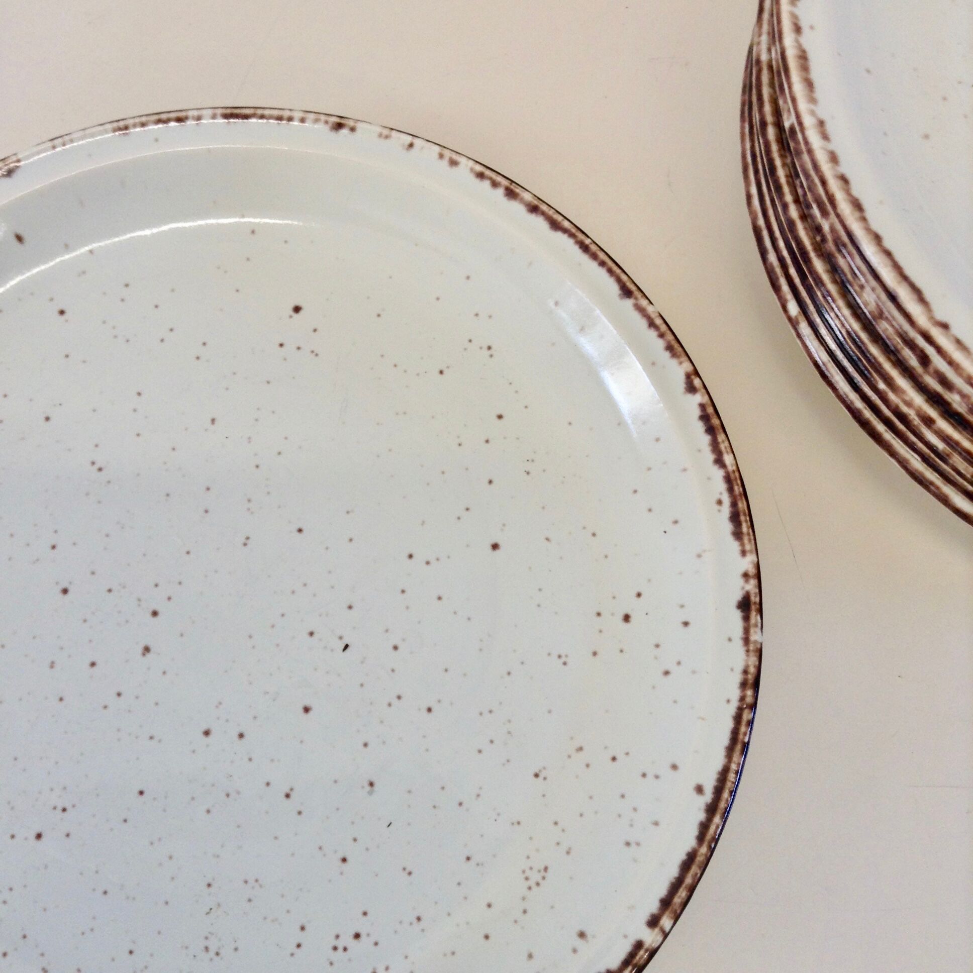 Faience plates of Gien