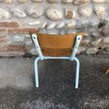 Maternal desk and its chair