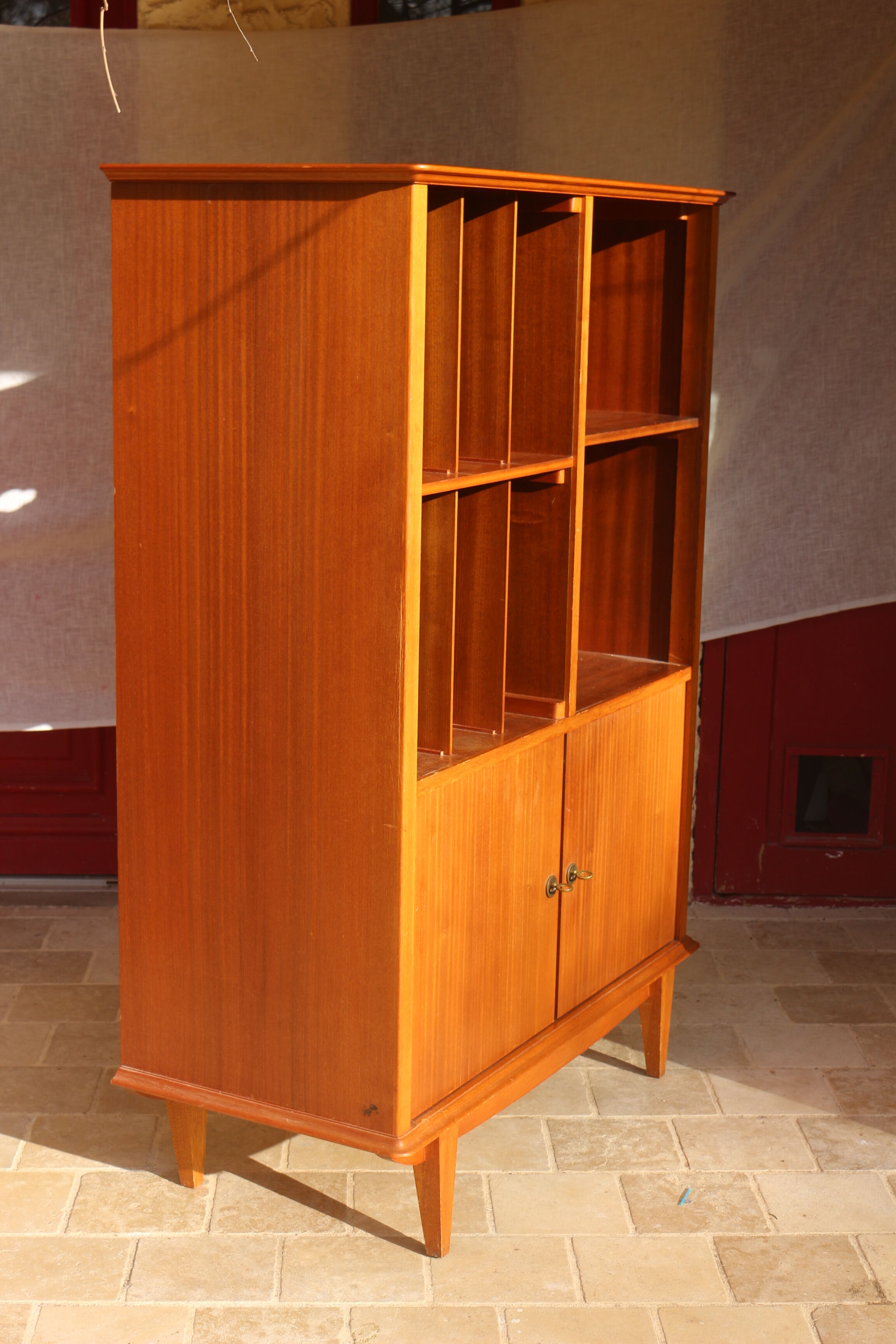 Vintage oak chest of drawers with vinyl storage, Year 1960. Ref Willy