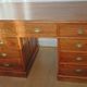 Bureau traditionnel d'inspiration coloniale