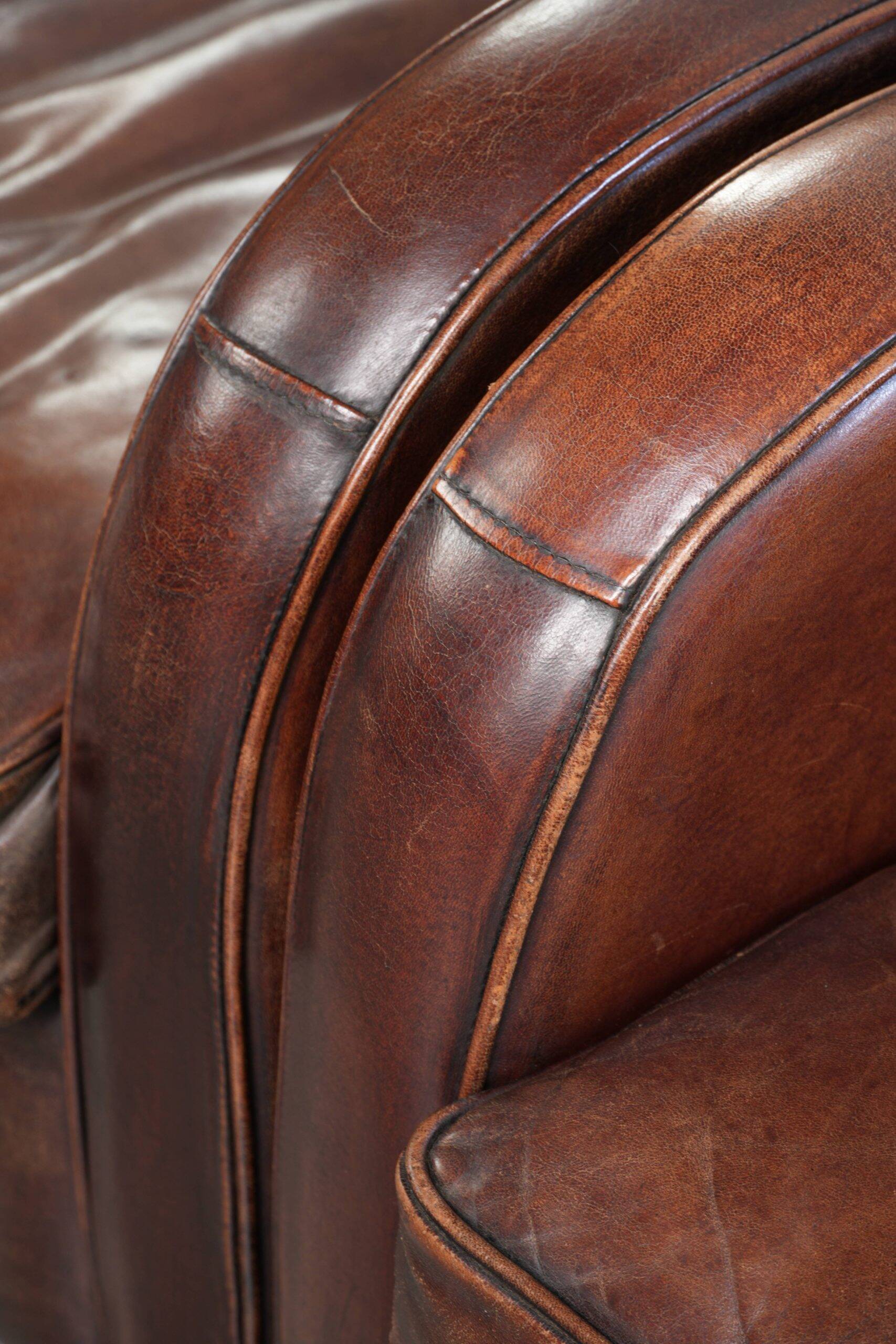 Dark cognac-coloured set of 2 sheepskin armchairs with a sleek design