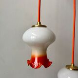 Paire de suspensions tulipes en opaline orange dégradé fil orange années 70