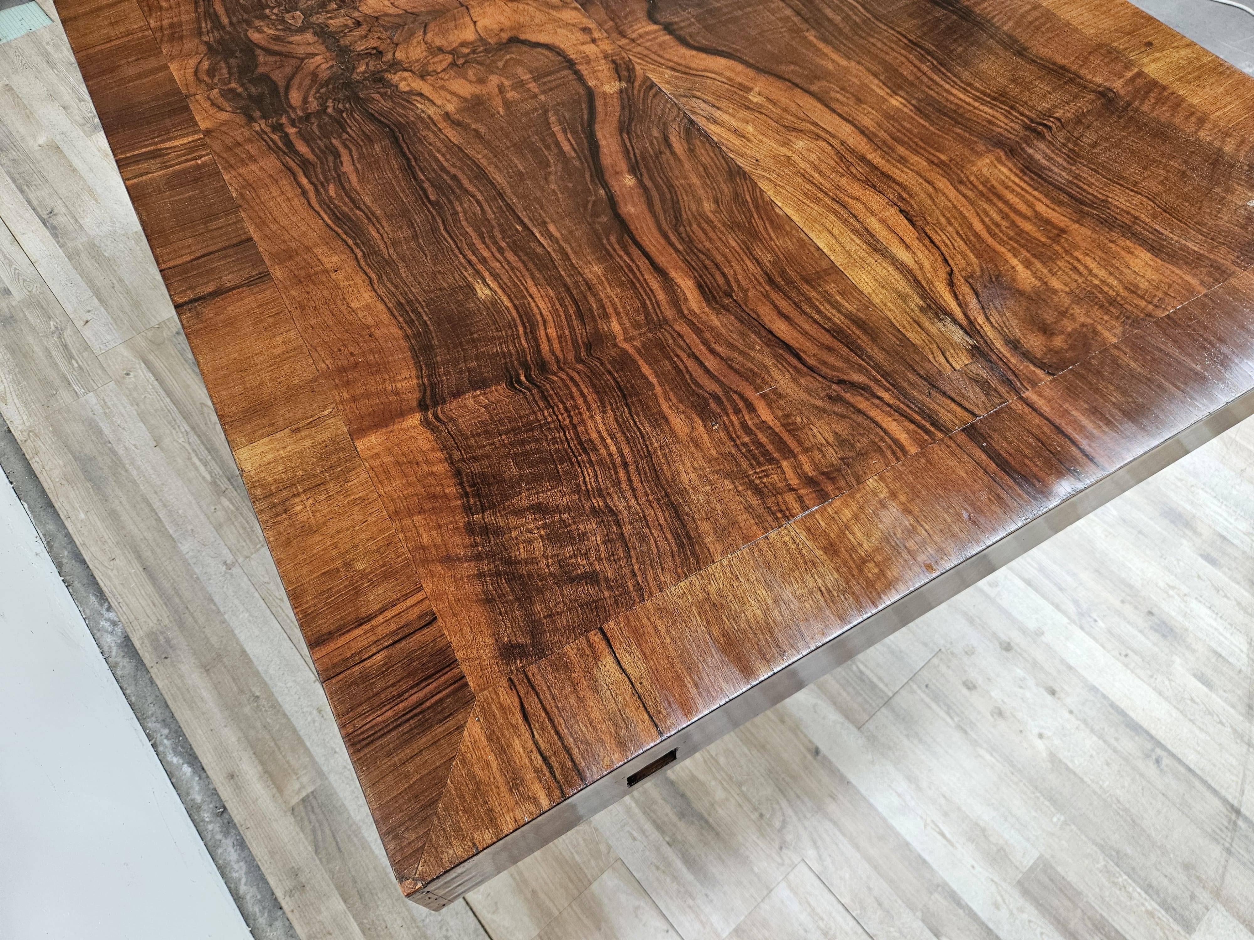 Art Decò dining table in walnut burl, 1940