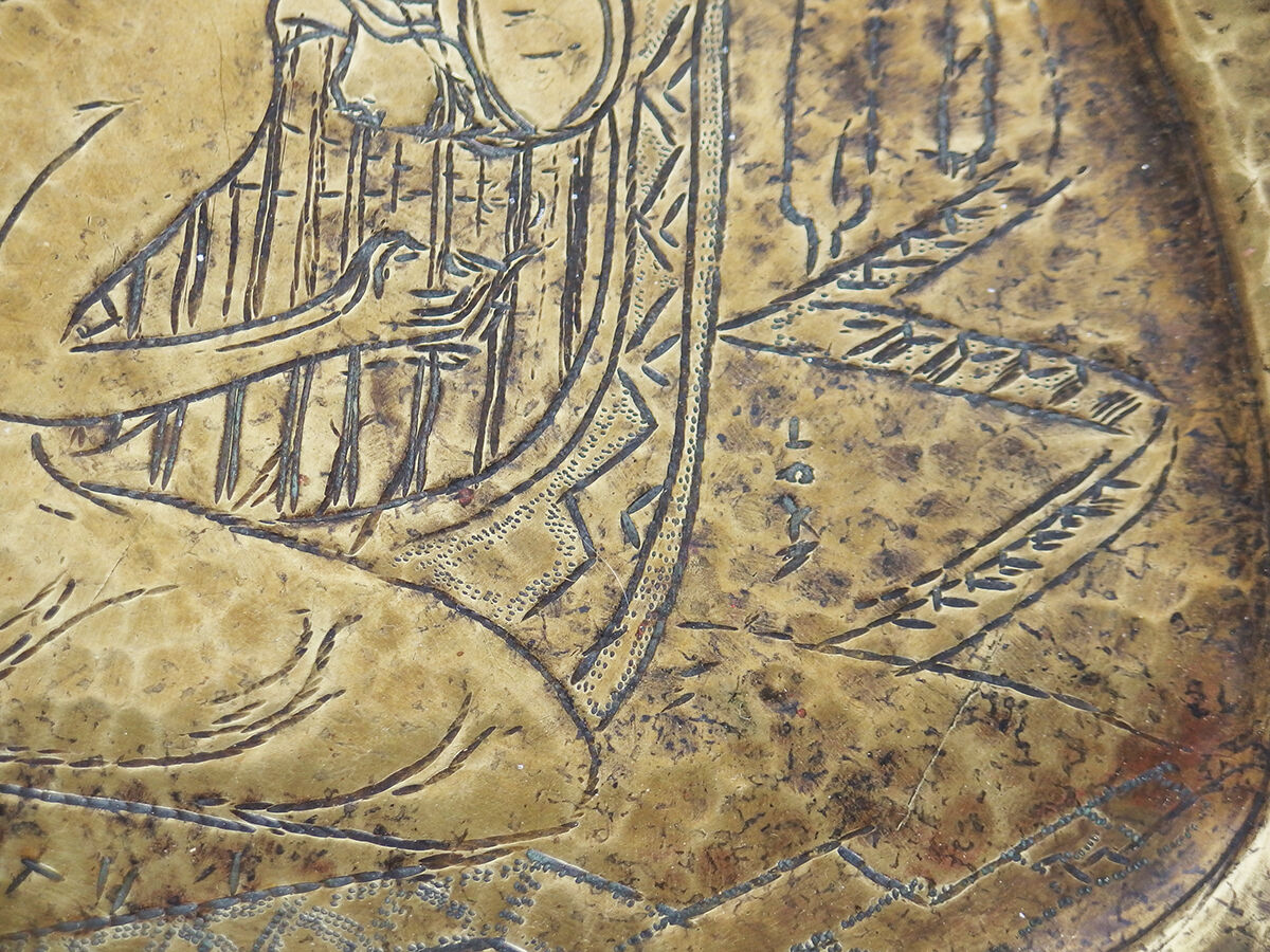 Glove in brassware by Loys