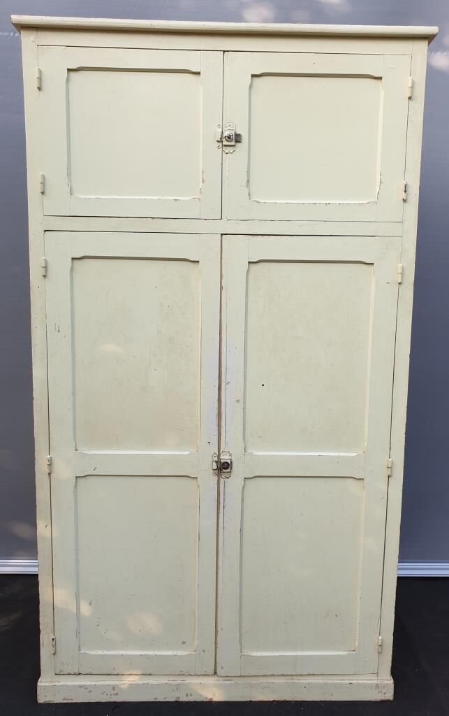 Parisian wall cabinet with locks