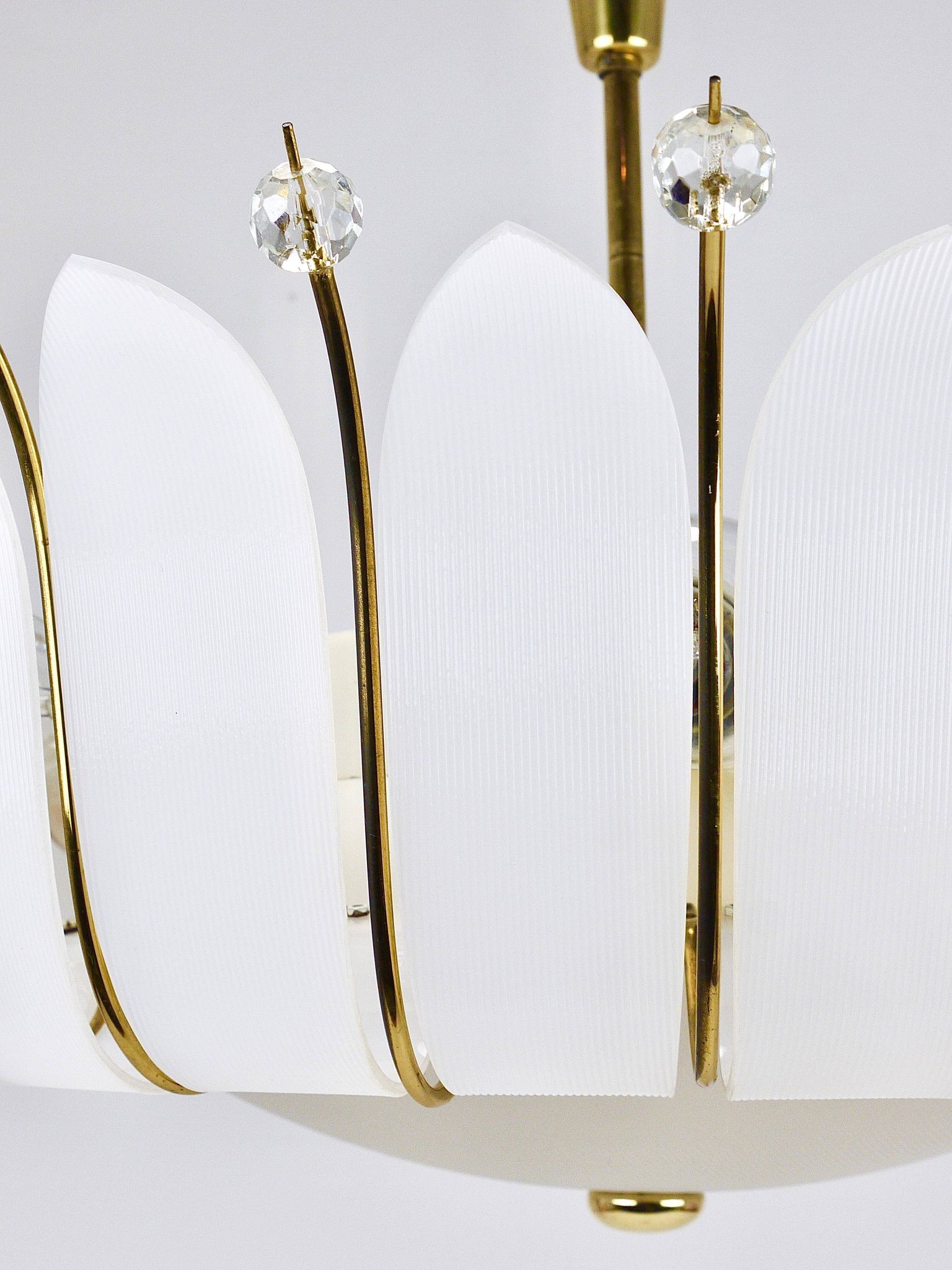Grand chandelier Rupert Nikoll 27" mid-century brass with leaves, Austria, 1950.