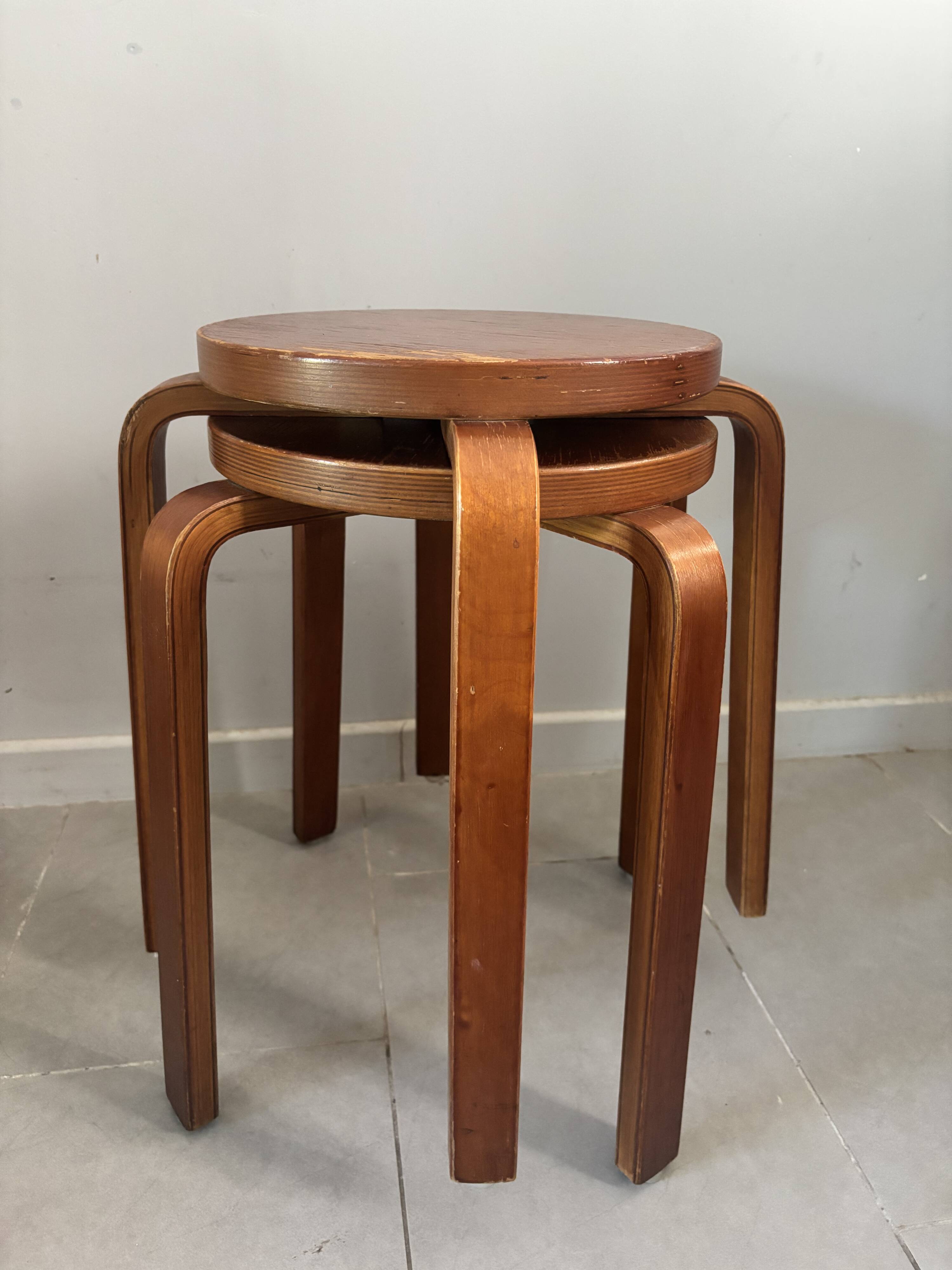 Pair of Artek stools model E60 (rare version with 4 legs), Alvar Aalto