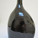 Vase bouteille grès émaillé noir par Roland Zobel