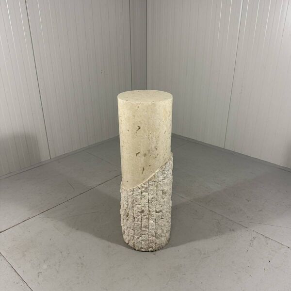 Colonnes et vase en pierre de travertin de Mactan, années 1980